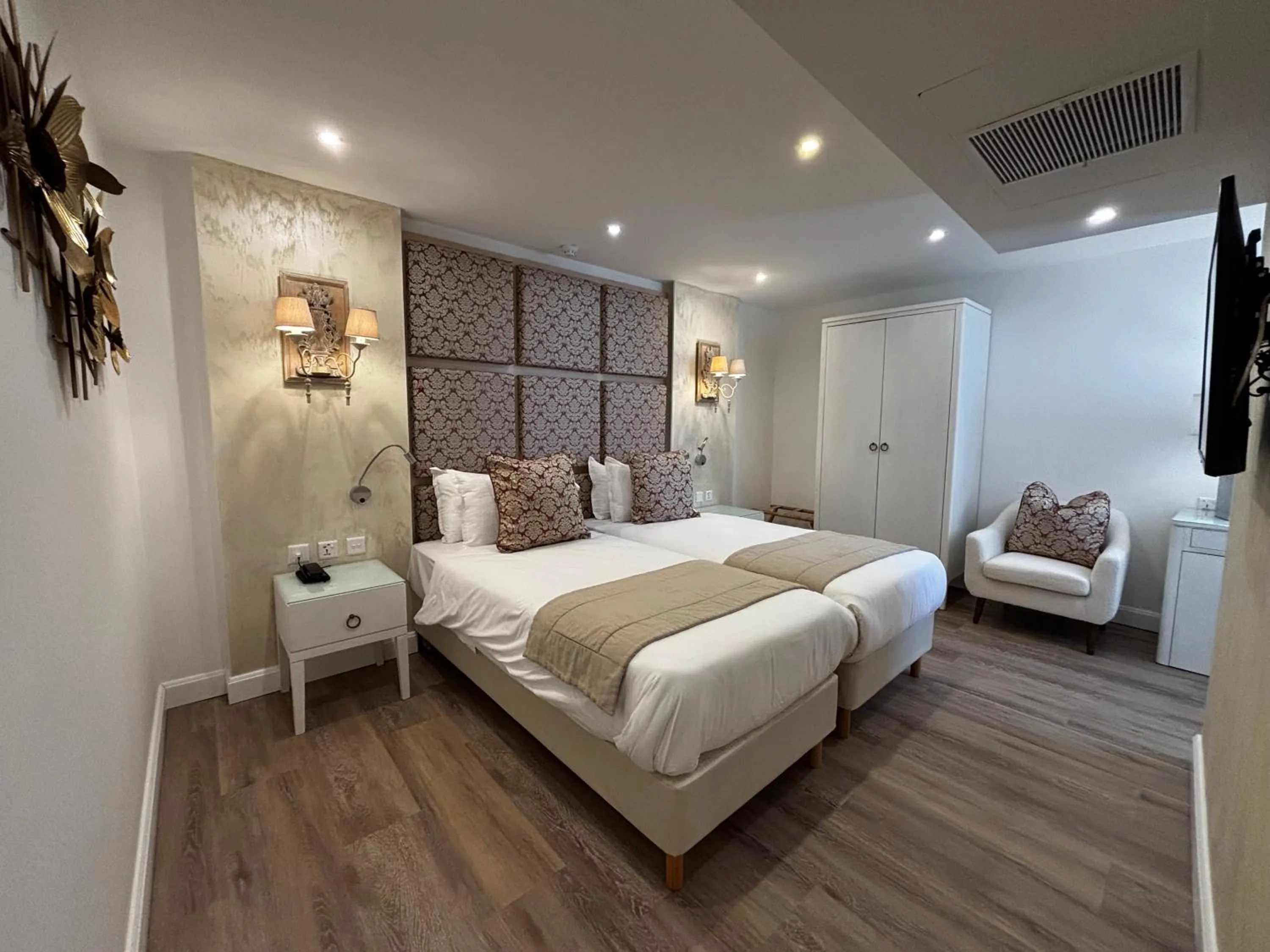 Bed in Osborne Hotel