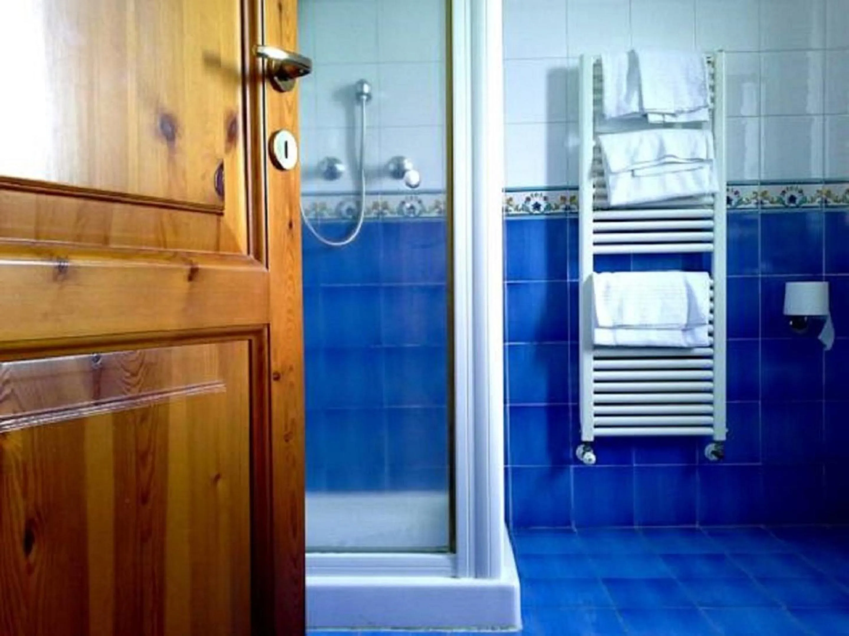 Shower in Montebelli Agriturismo & Country Hotel