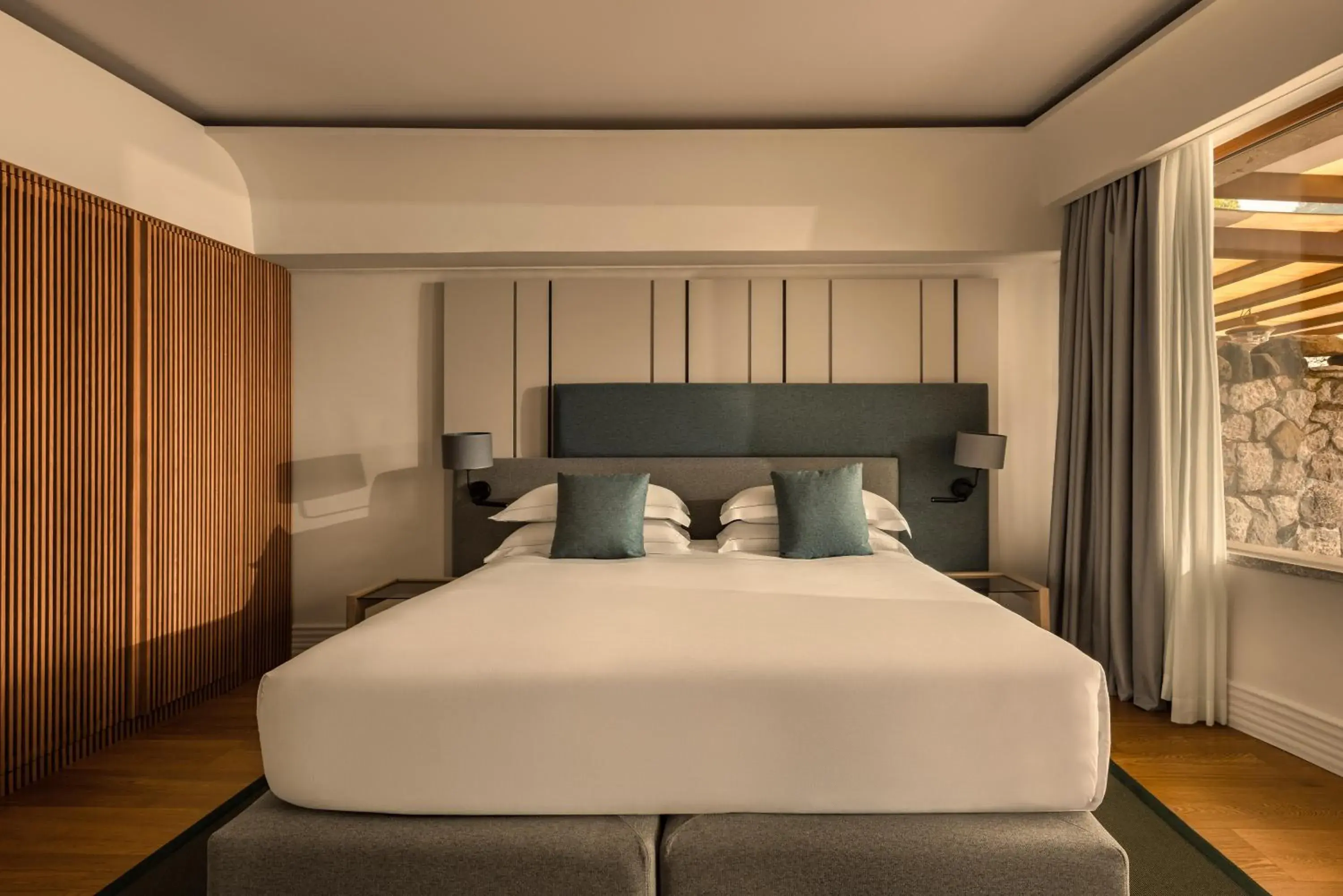 Bedroom, Bed in Atlantis Bay - The Leading Hotels of the World Bedroom, Bed in Atlantis Bay - The Leading Hotels of the World