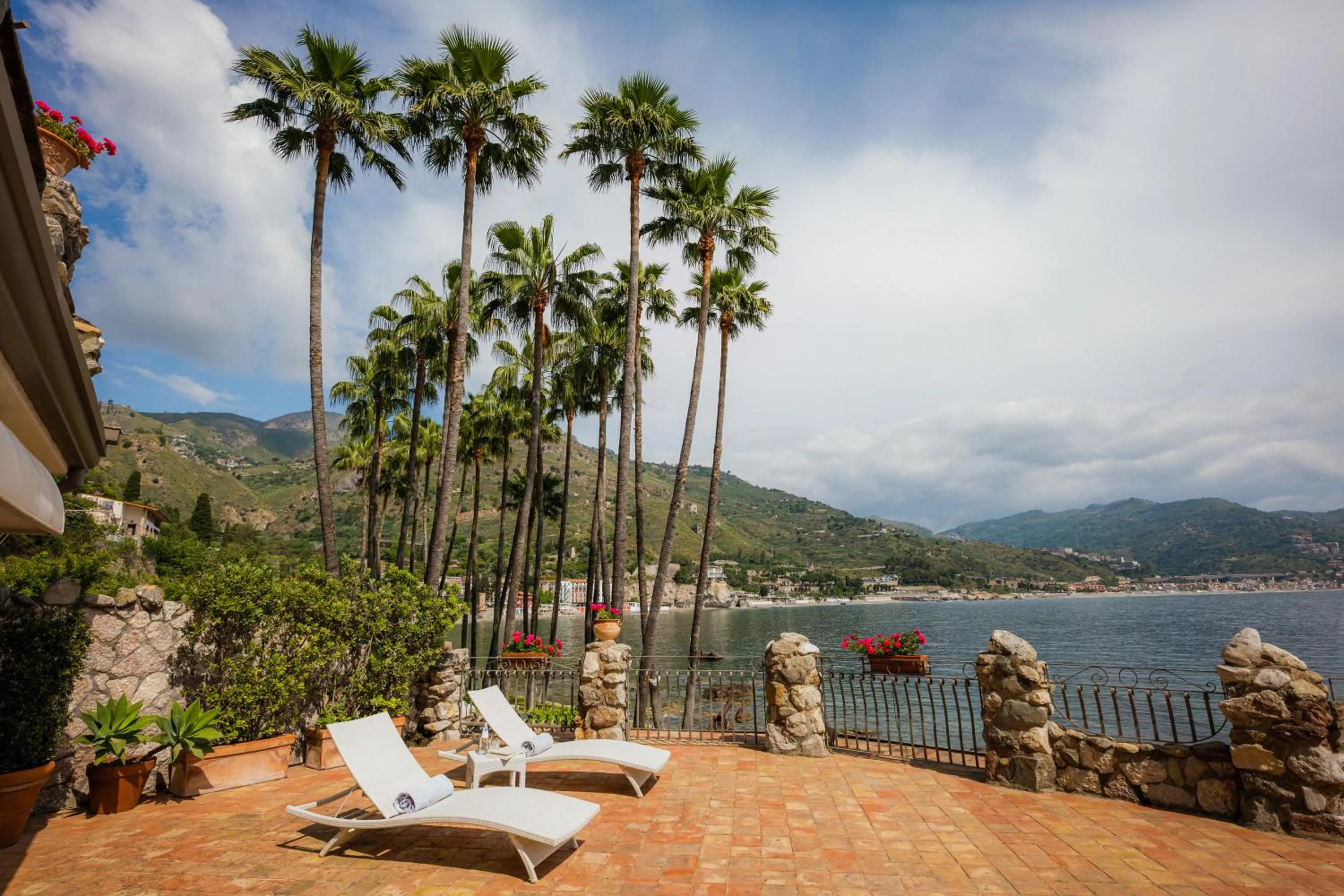 Natural landscape in Atlantis Bay - The Leading Hotels of the World