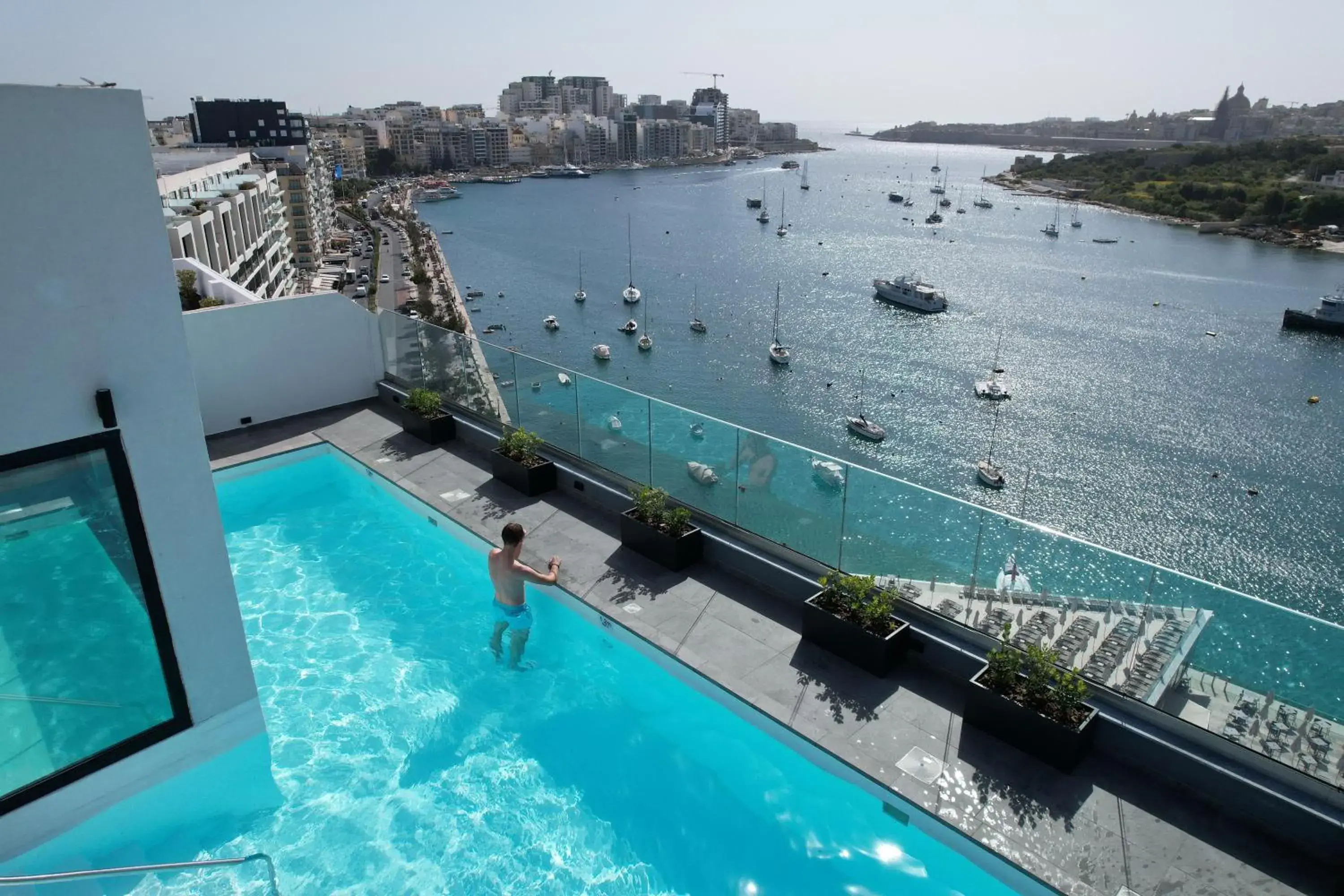 Swimming pool in Verdi Gzira Promenade Swimming pool in Verdi Gzira Promenade