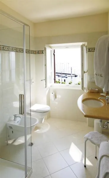 Bathroom in La Vittoria Boutique Hotel