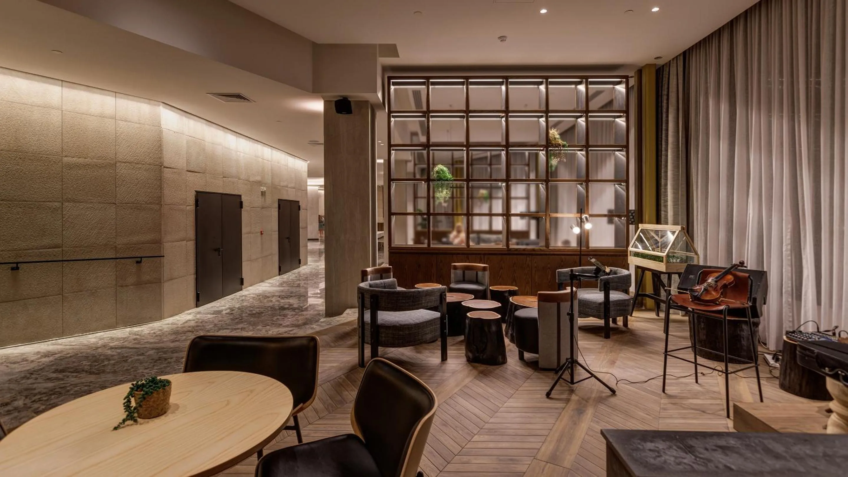 Restaurant/places to eat in AX ODYCY Hotel