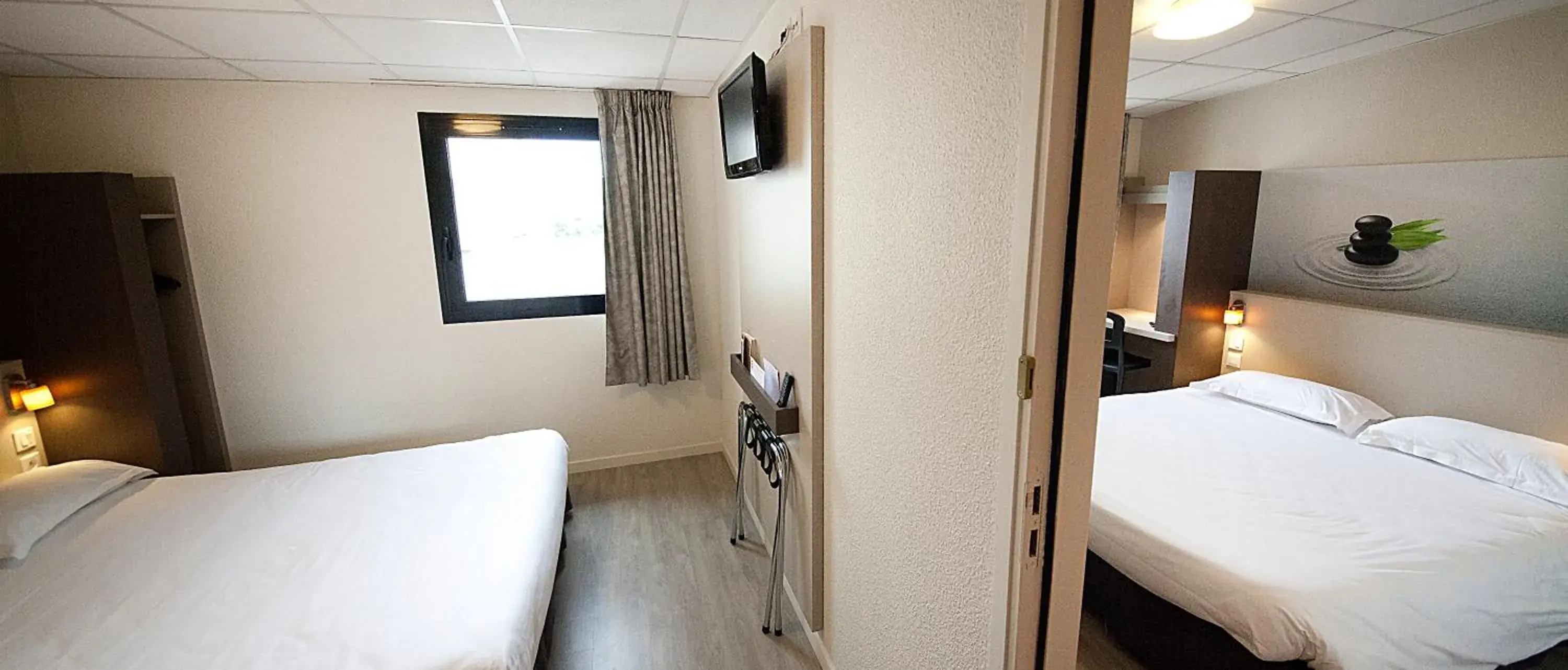 Photo of the whole room in The Originals City, Hôtel Clermont-Ferrand Sud Aubière Photo of the whole room in The Originals City, Hôtel Clermont-Ferrand Sud Aubière