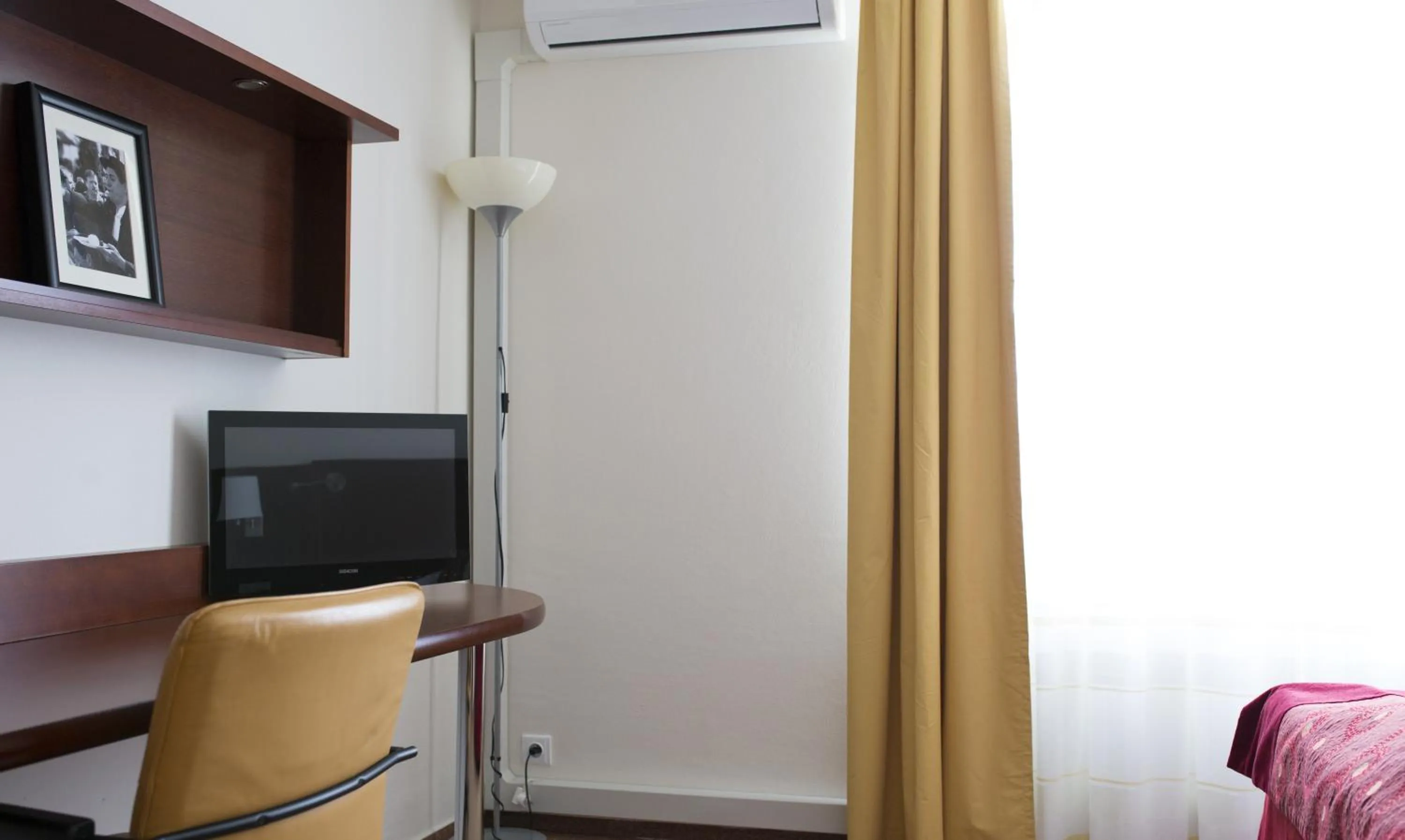 Photo of the whole room in Hotel Atrium