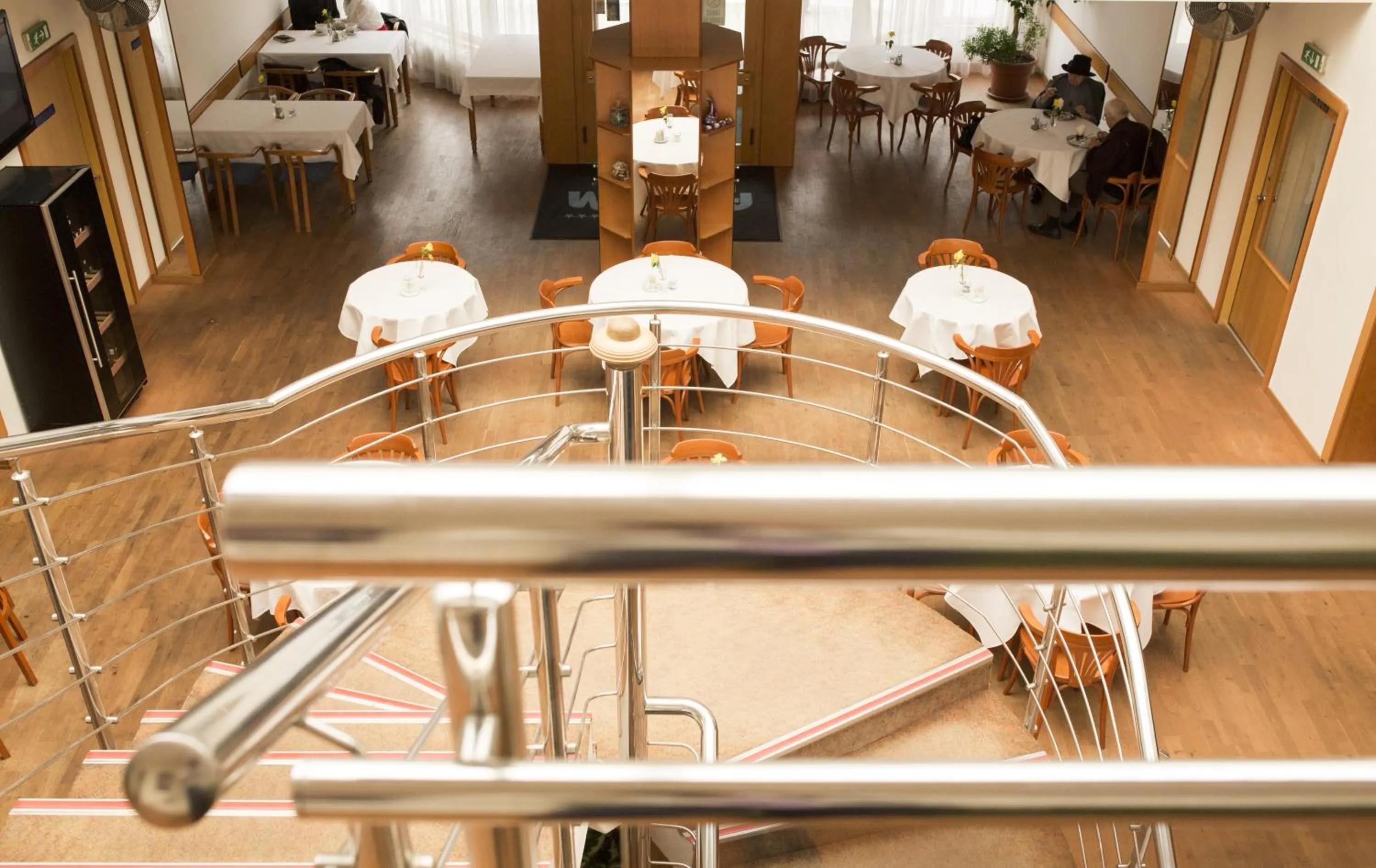 Restaurant/places to eat in Hotel Atrium