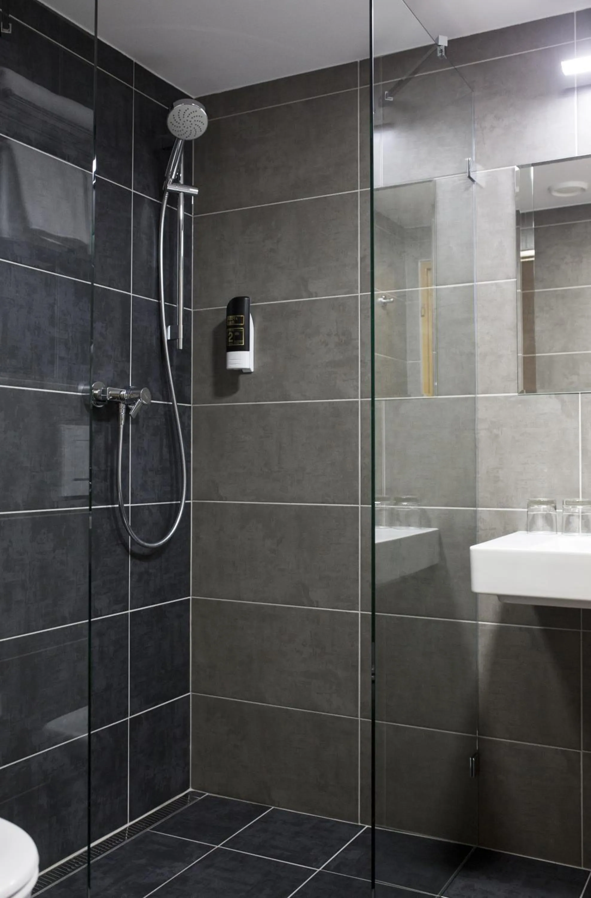 Bathroom in Hotel Atrium