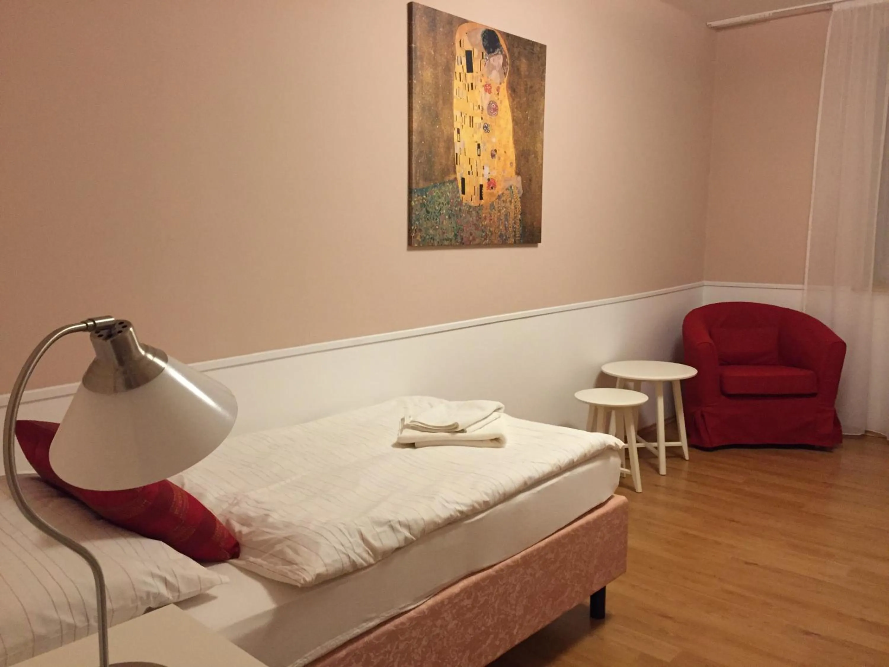 Bedroom, Bed in Hotel Atrium