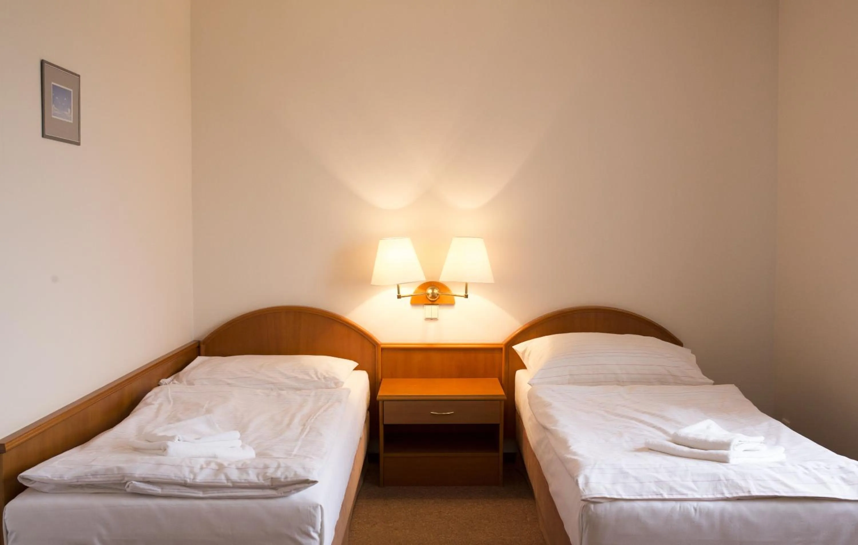Bedroom, Bed in Hotel Atrium