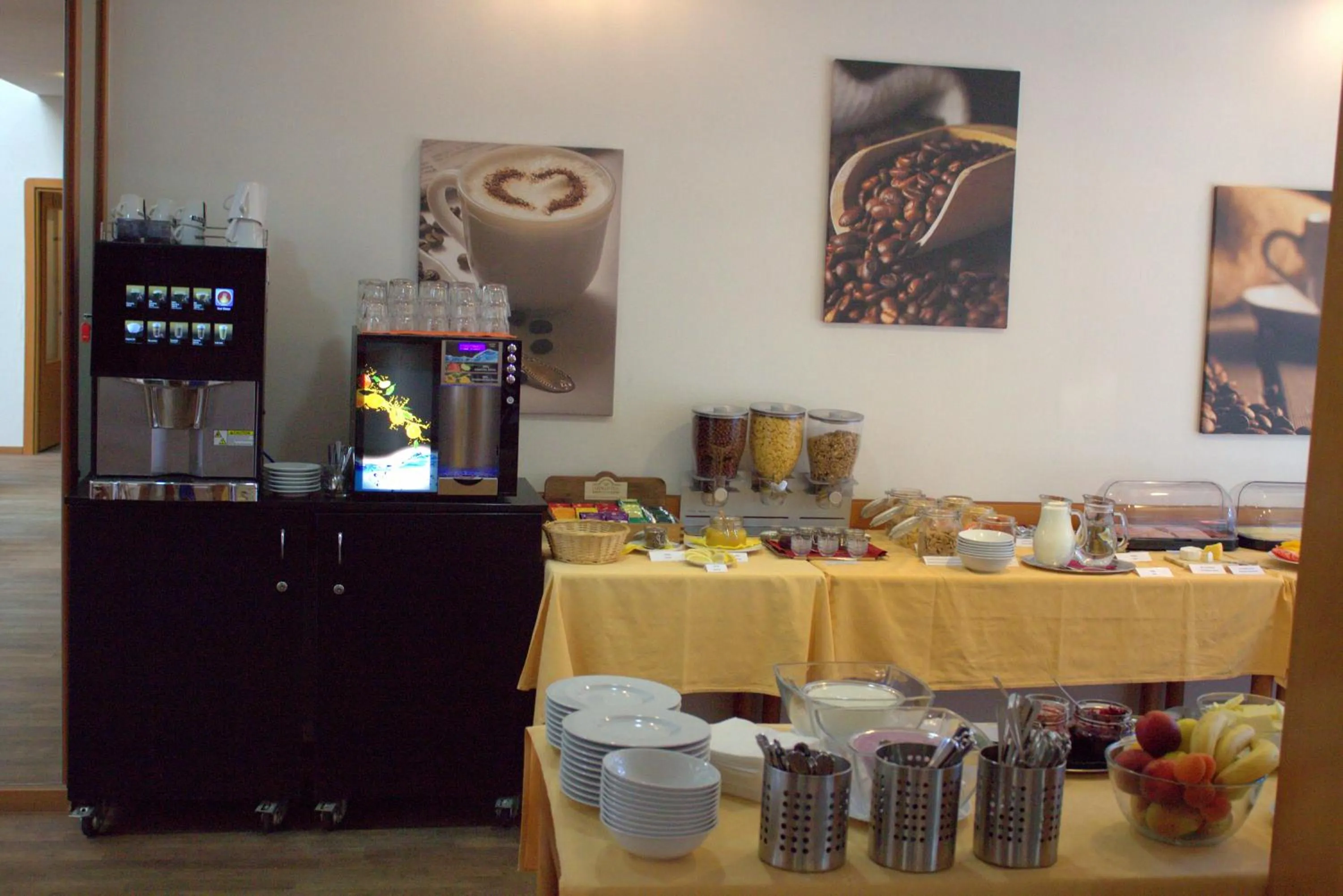 Continental breakfast in Hotel Atrium