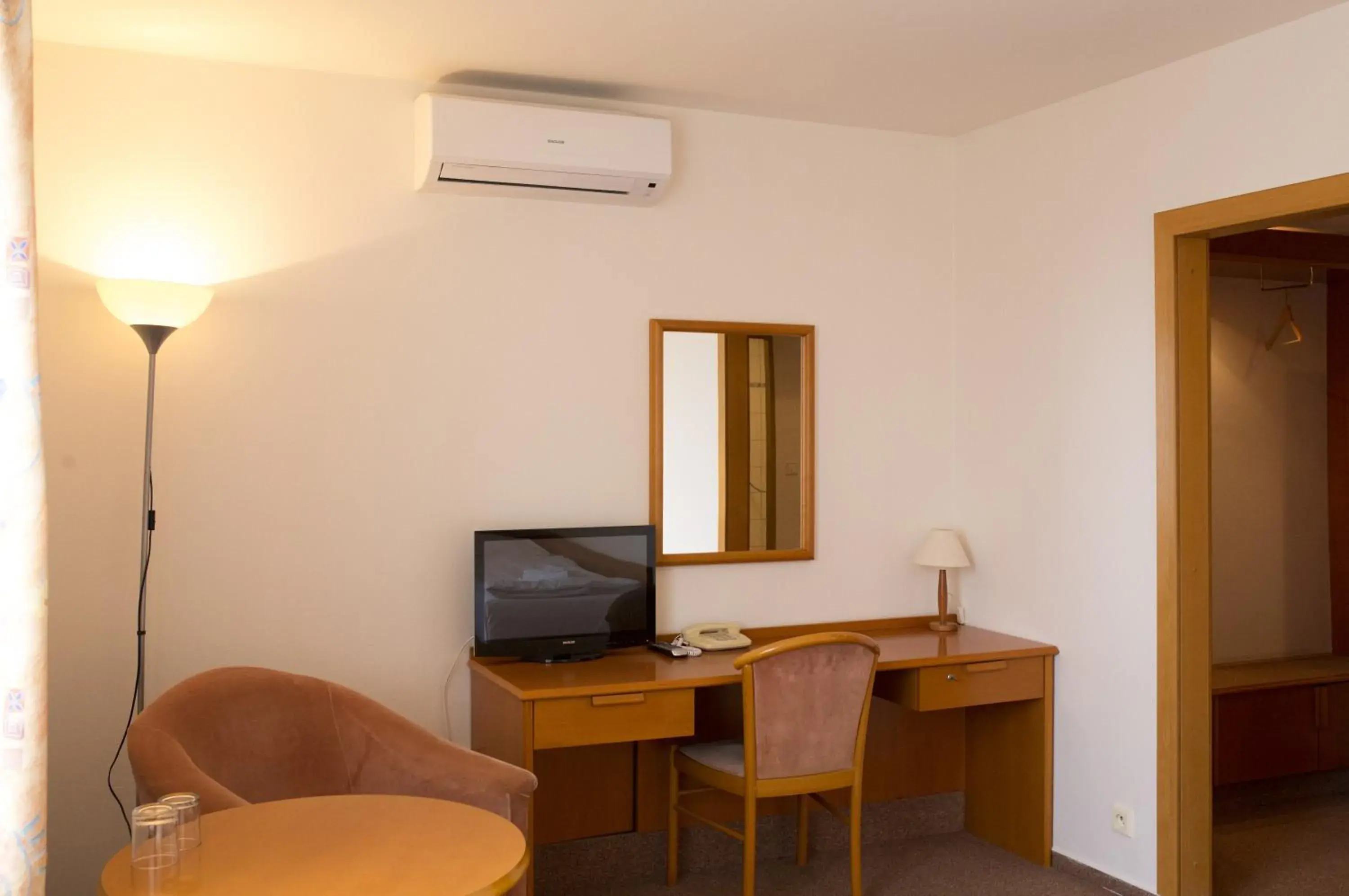 Twin Room - single occupancy in Hotel Atrium Twin Room - single occupancy in Hotel Atrium