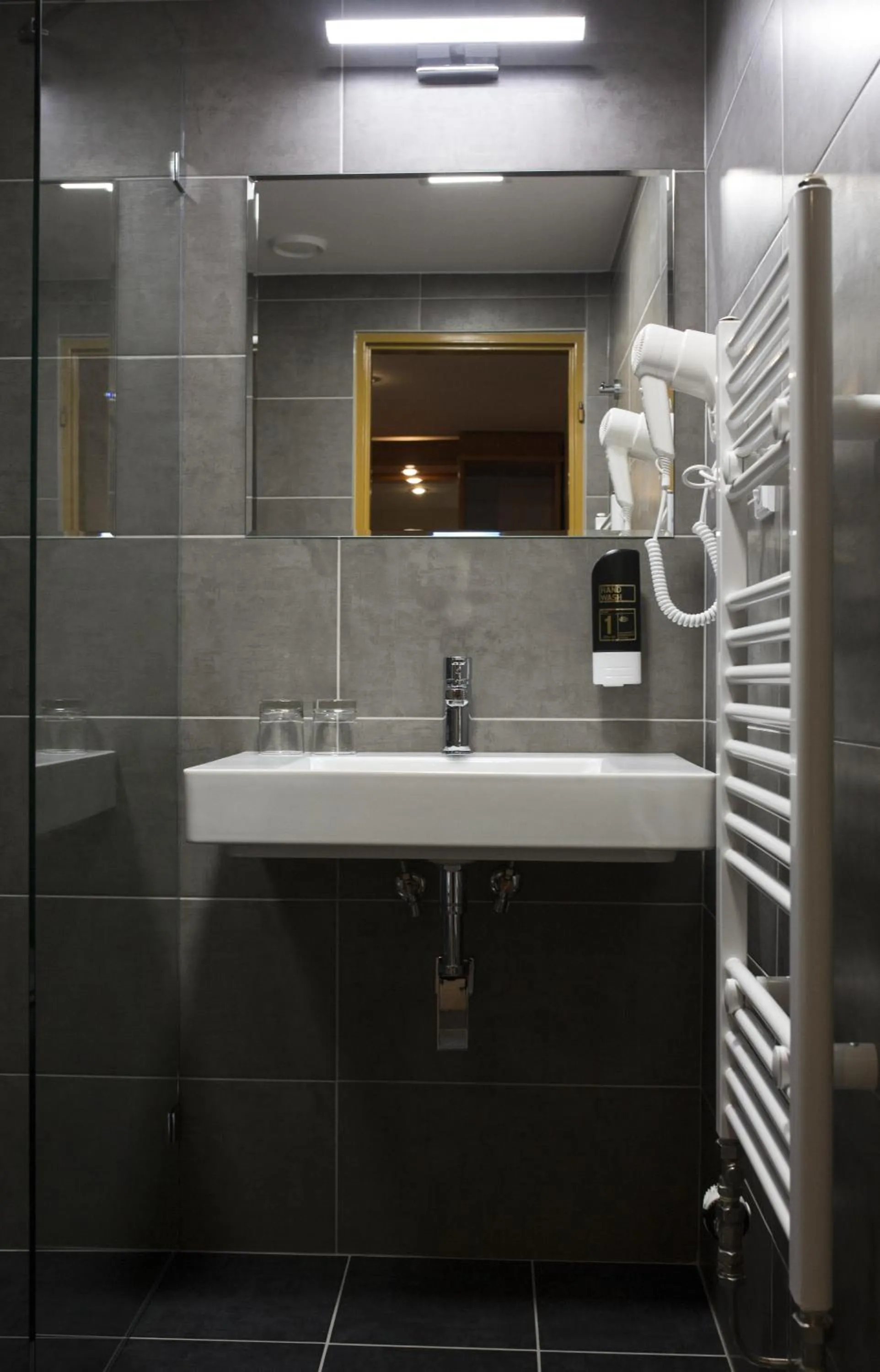 Bathroom in Hotel Atrium