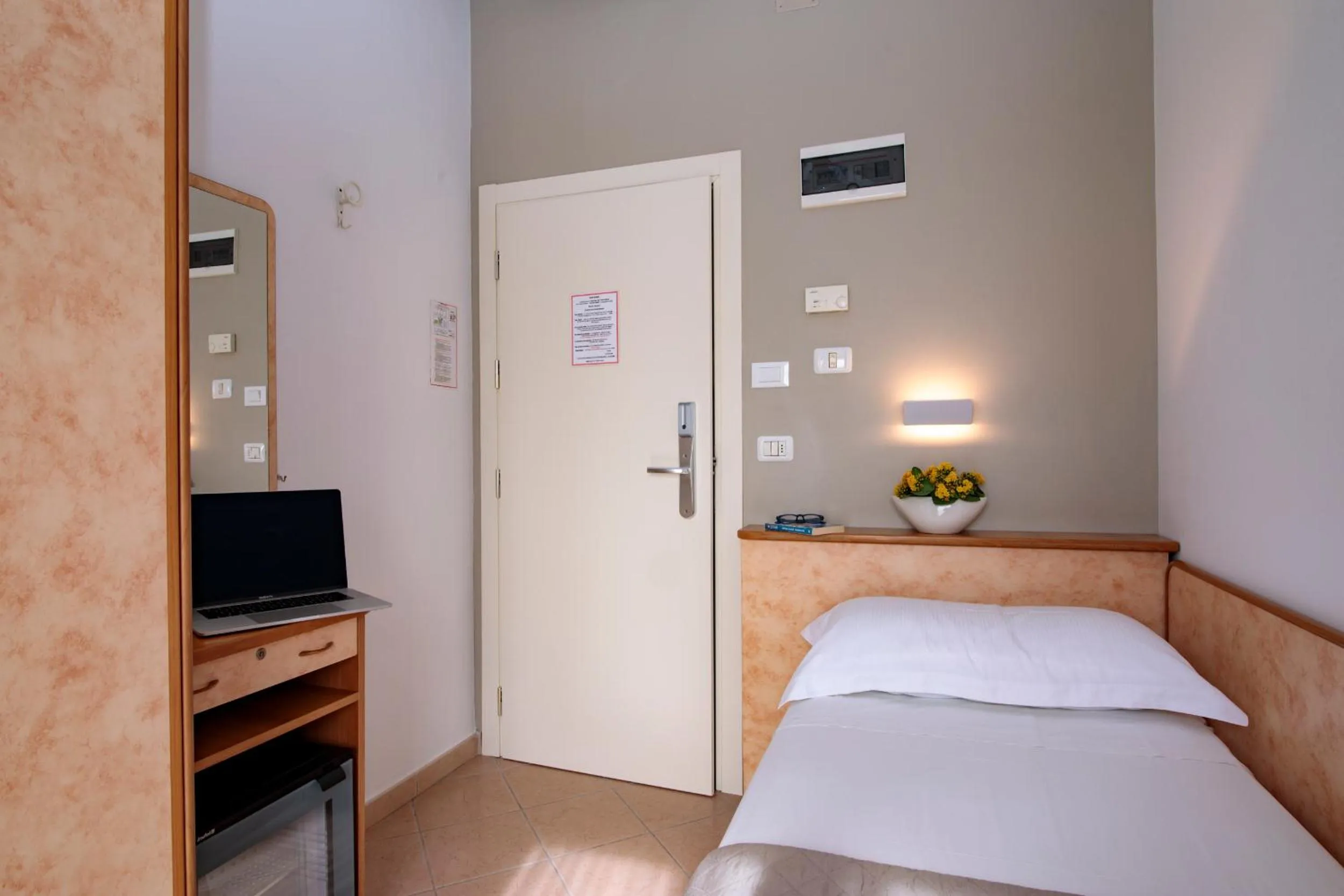 Photo of the whole room, Bed in Hotel Holland