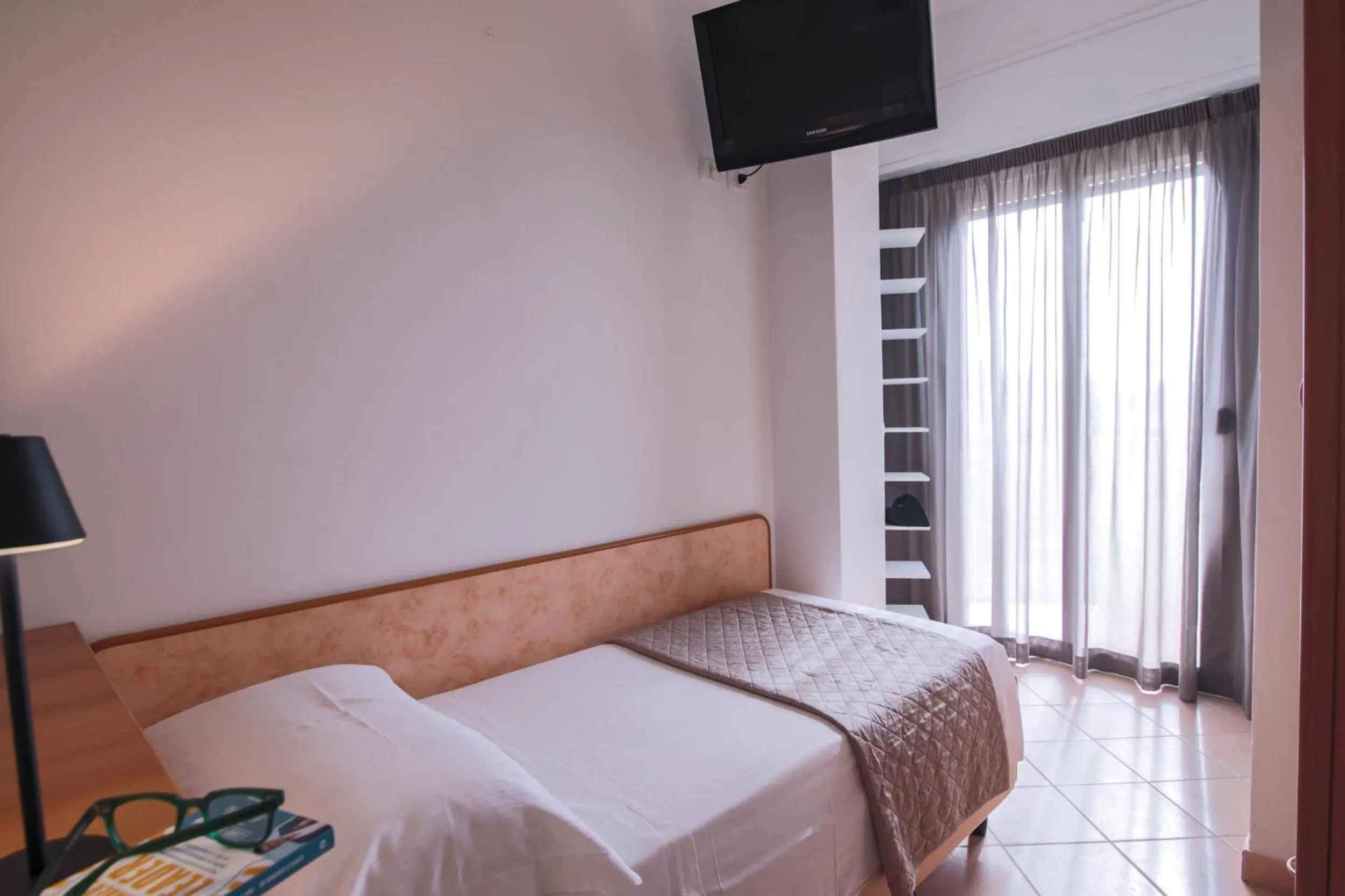 Photo of the whole room, Bed in Hotel Holland