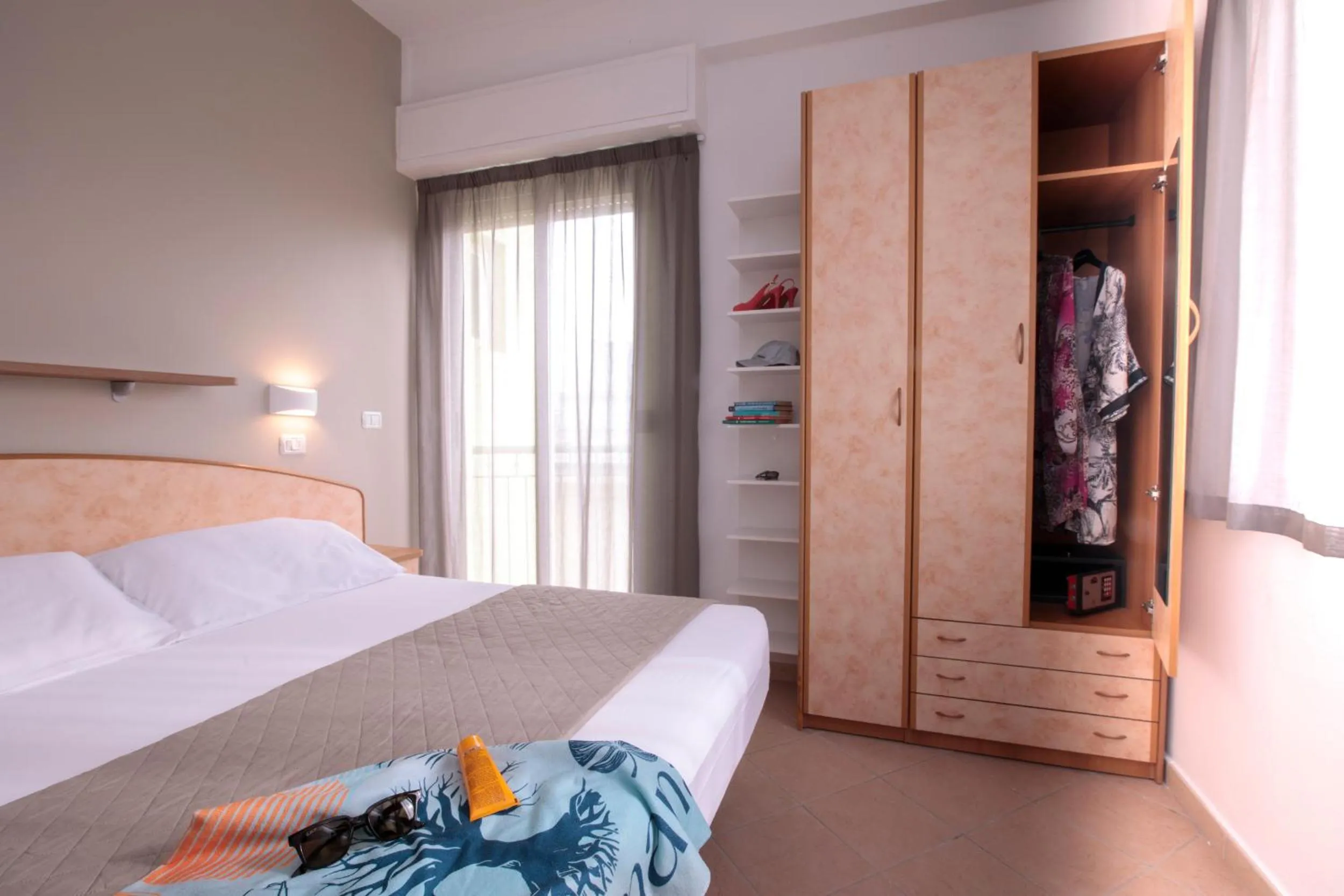 Photo of the whole room, Bed in Hotel Holland