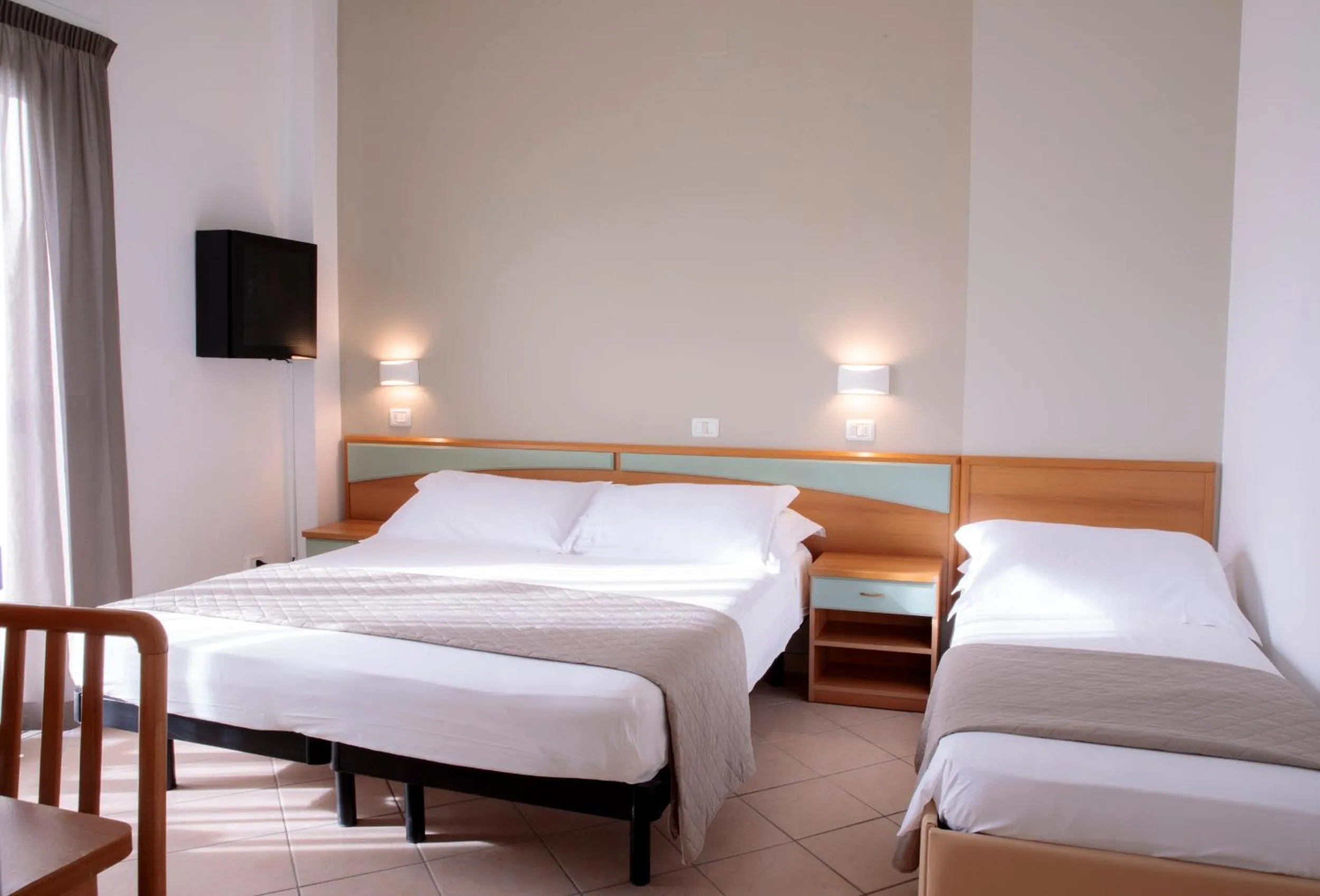 Photo of the whole room, Bed in Hotel Holland