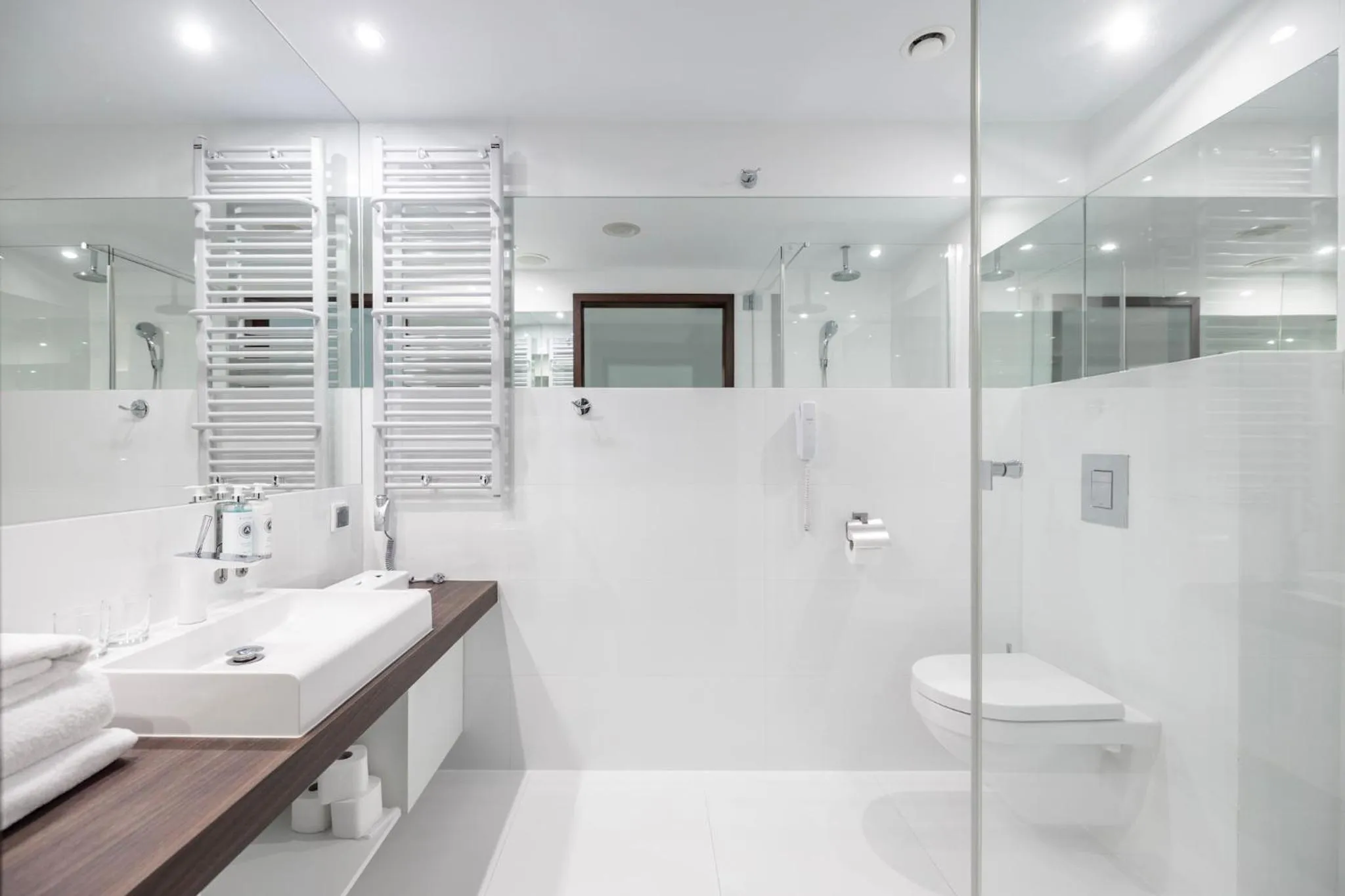 Shower in Marine Hotel by Zdrojowa