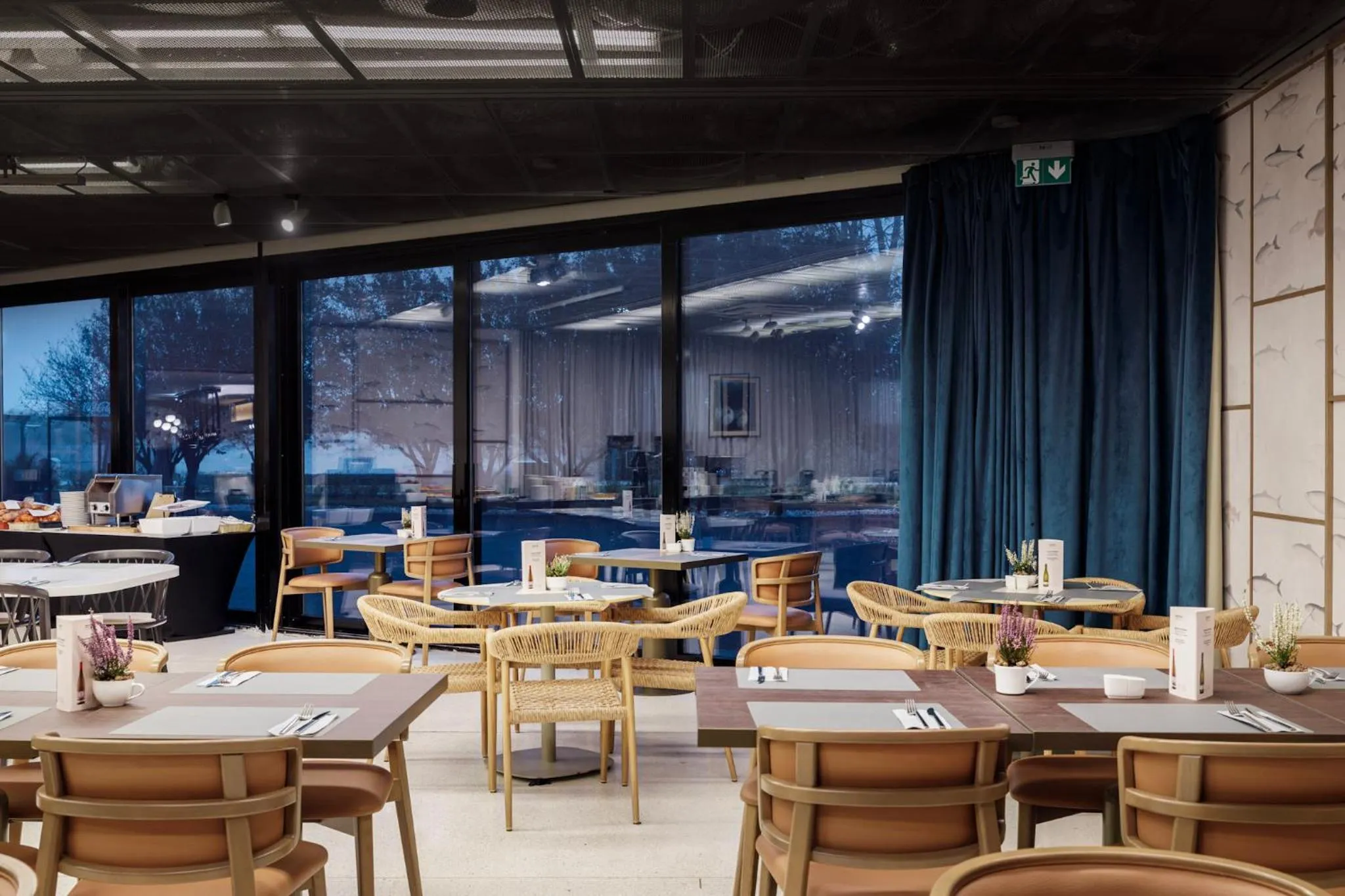 Restaurant/places to eat in Marine Hotel by Zdrojowa