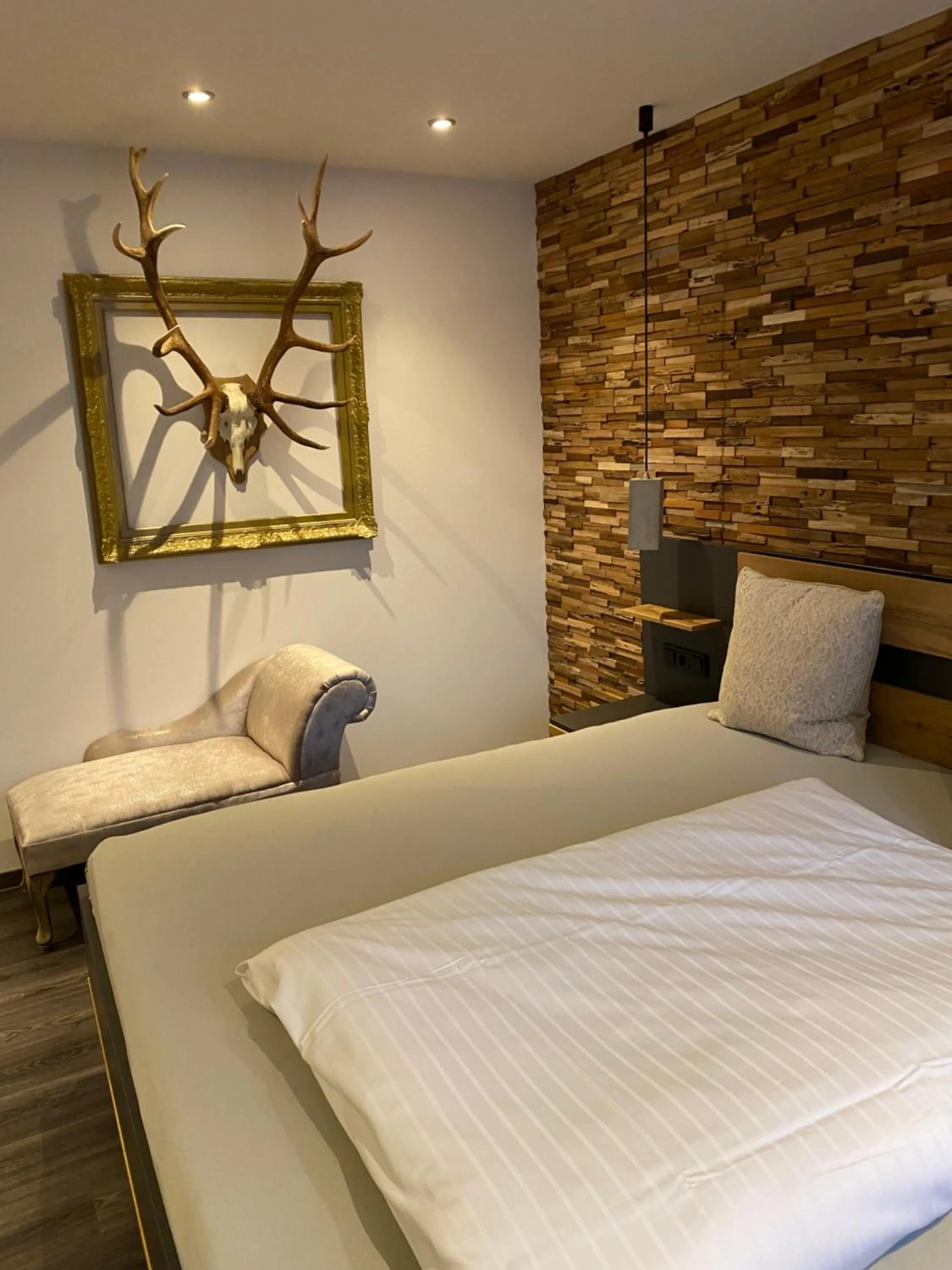 Photo of the whole room, Bed in Das kleine Landhotel