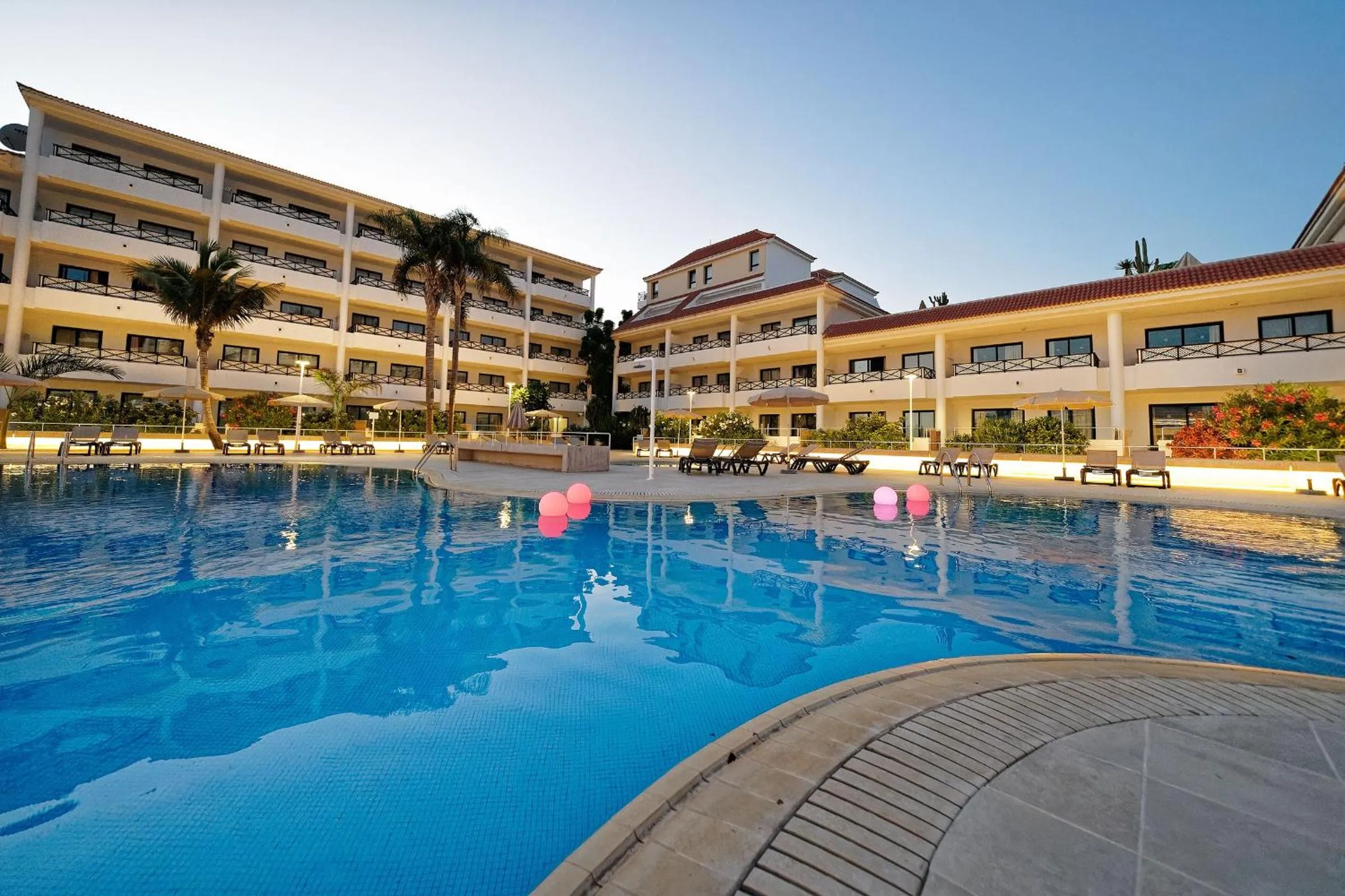 Swimming pool in Hotel Parque La Paz