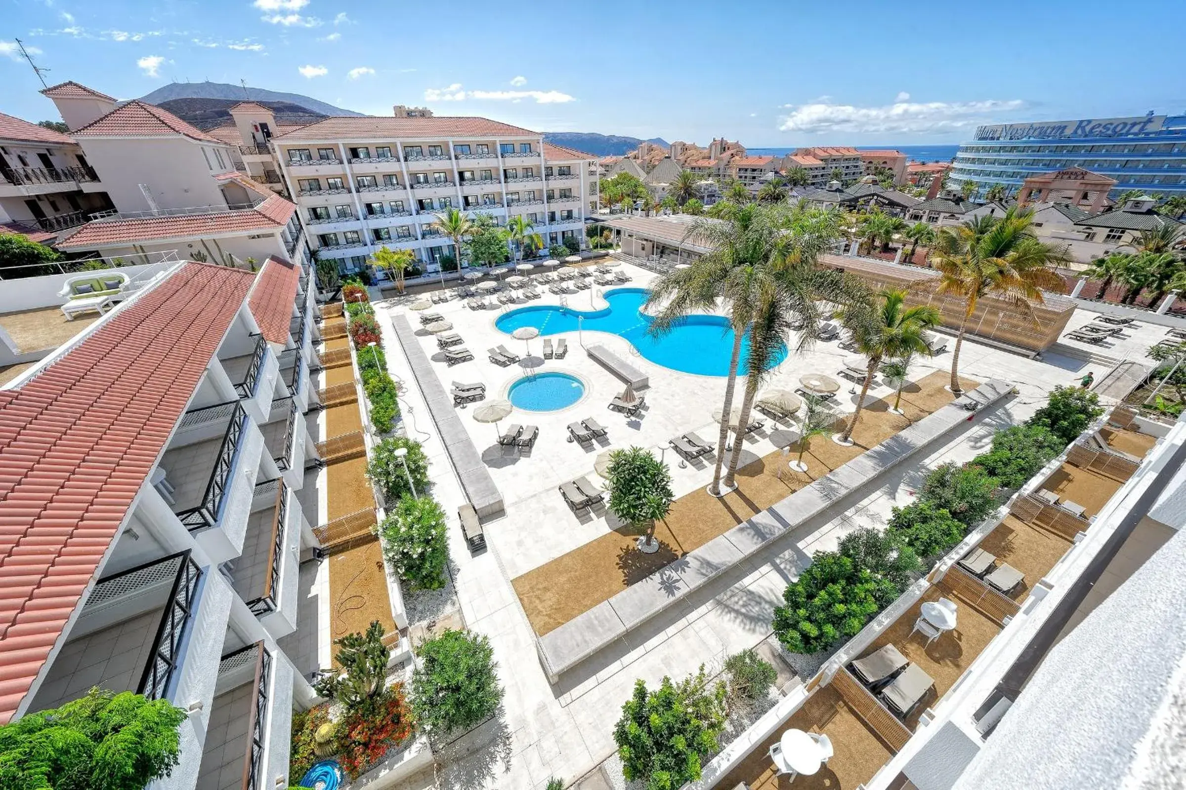 Pool view in Hotel Parque La Paz Pool view in Hotel Parque La Paz