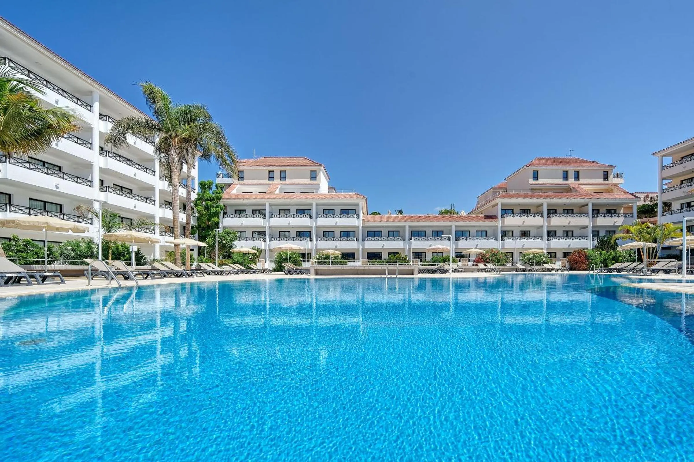 Swimming pool in Hotel Parque La Paz