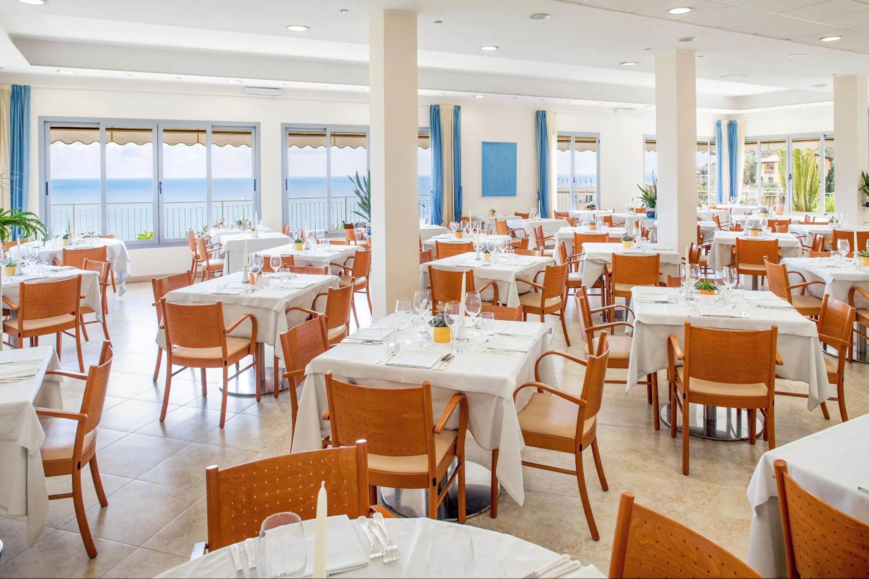 Dining area in Hotel Metropol
