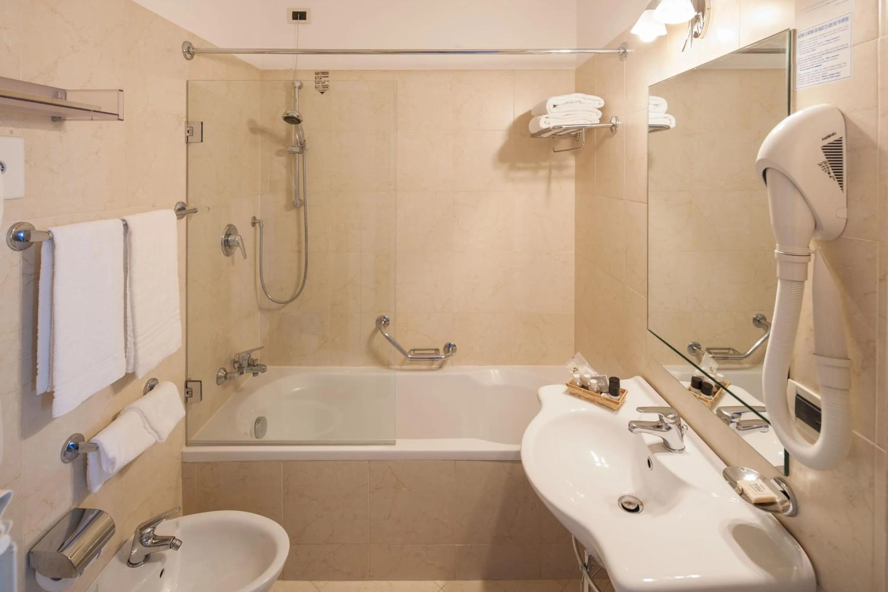 Bathroom in Hotel Metropol