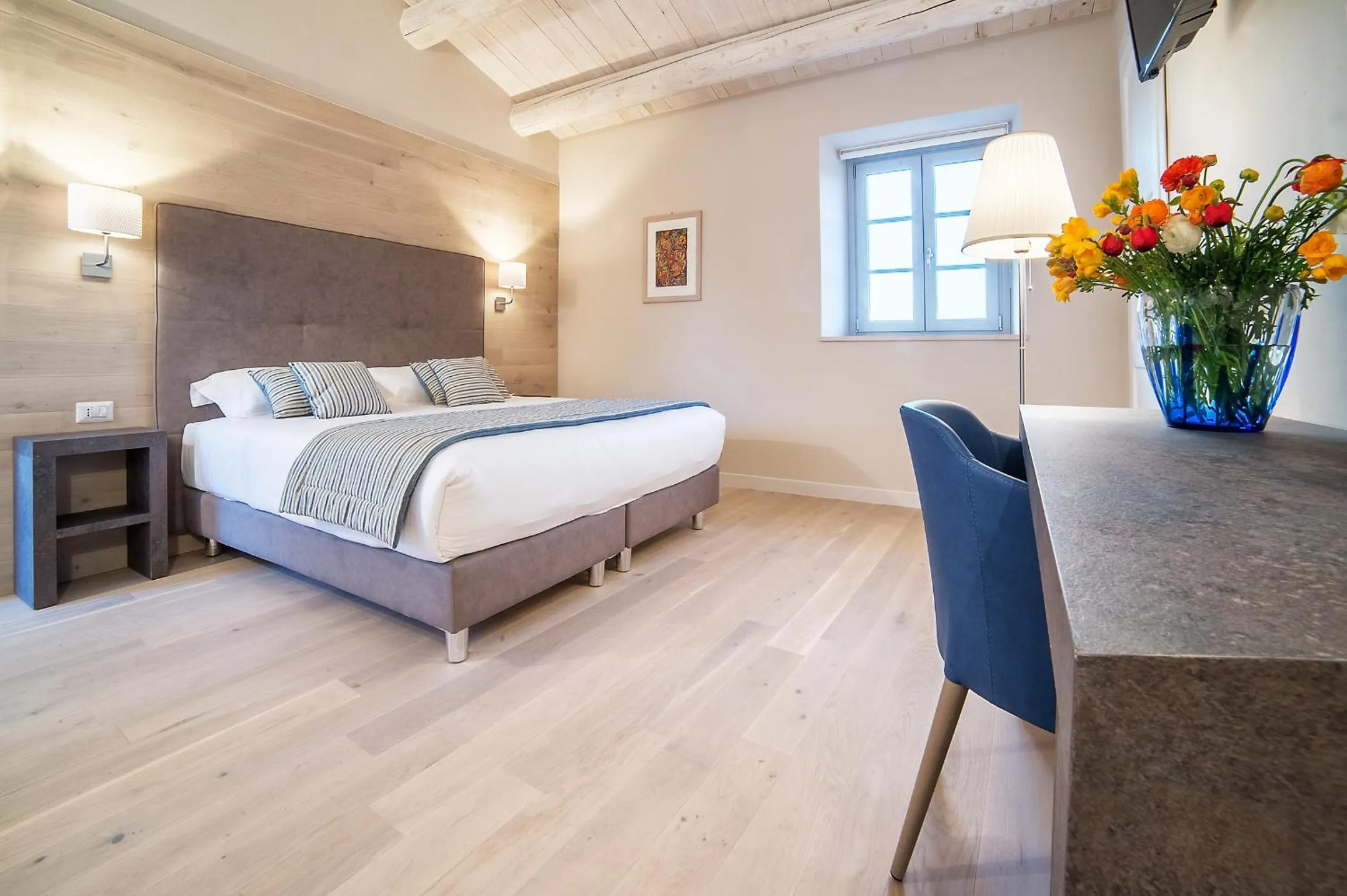 Photo of the whole room, Bed in Agromarino