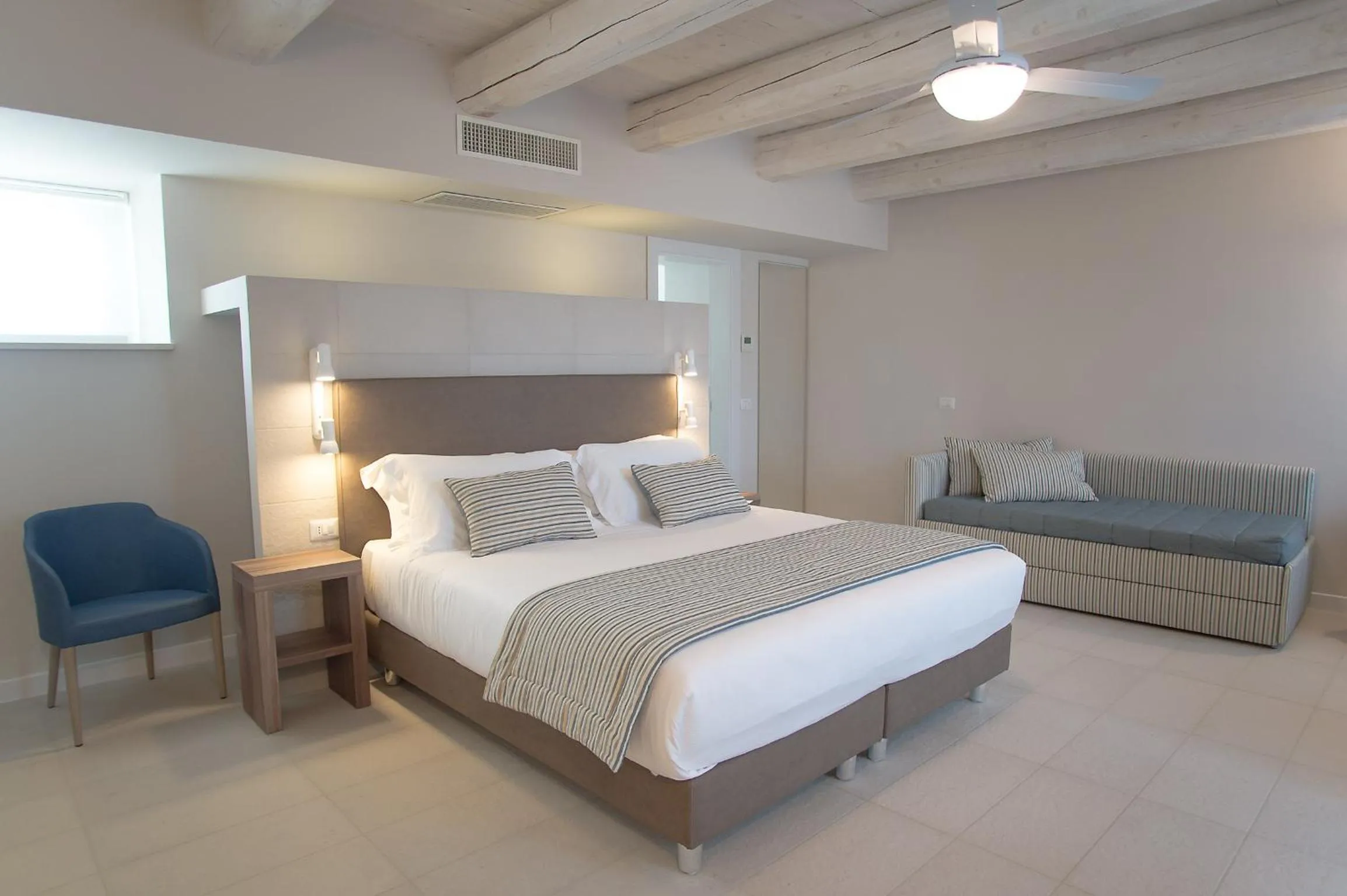 Photo of the whole room, Bed in Agromarino