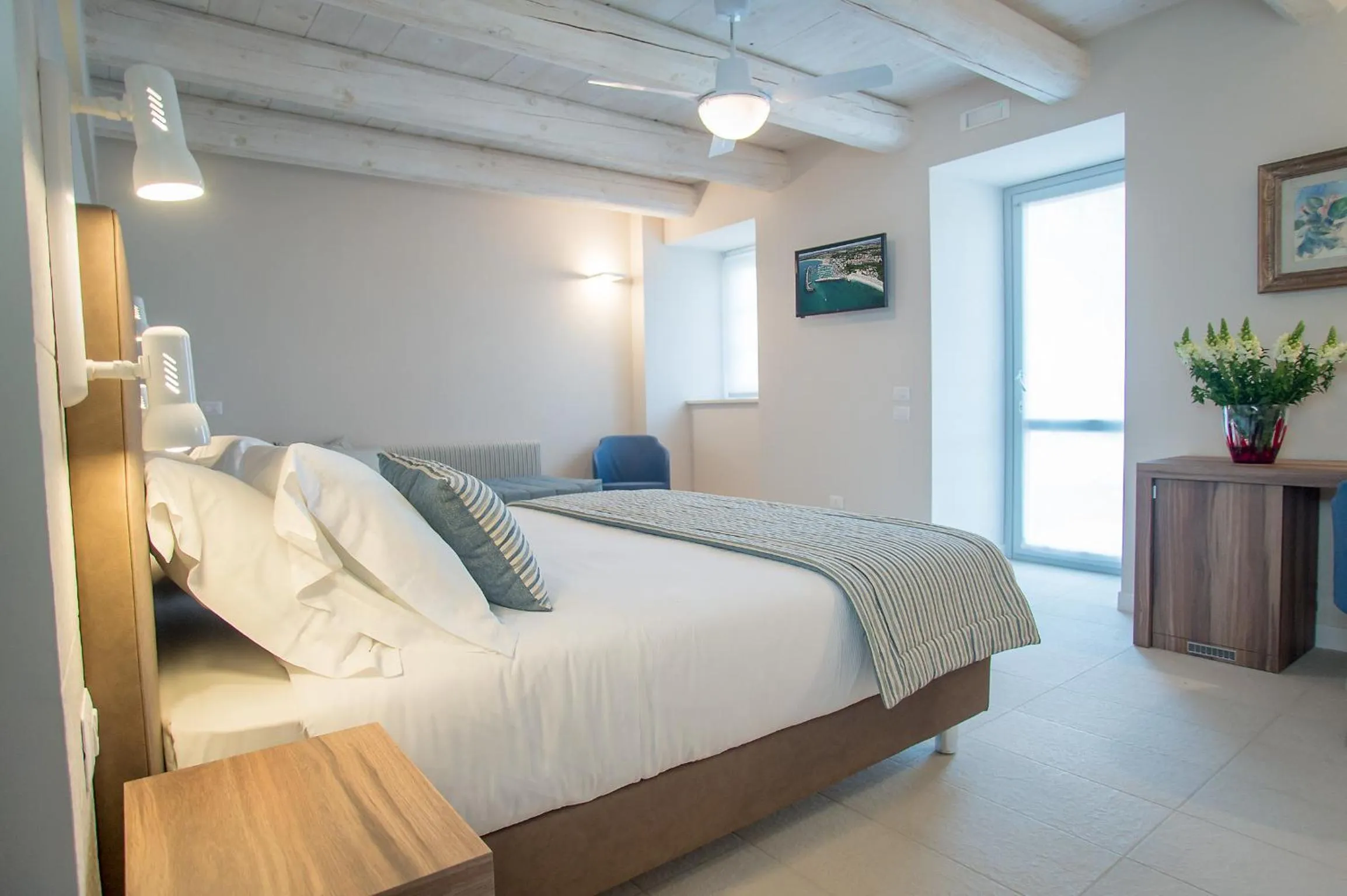 Photo of the whole room, Bed in Agromarino