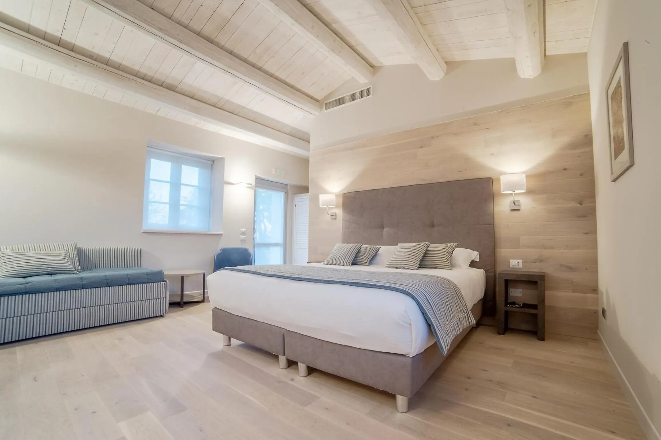 Photo of the whole room, Bed in Agromarino