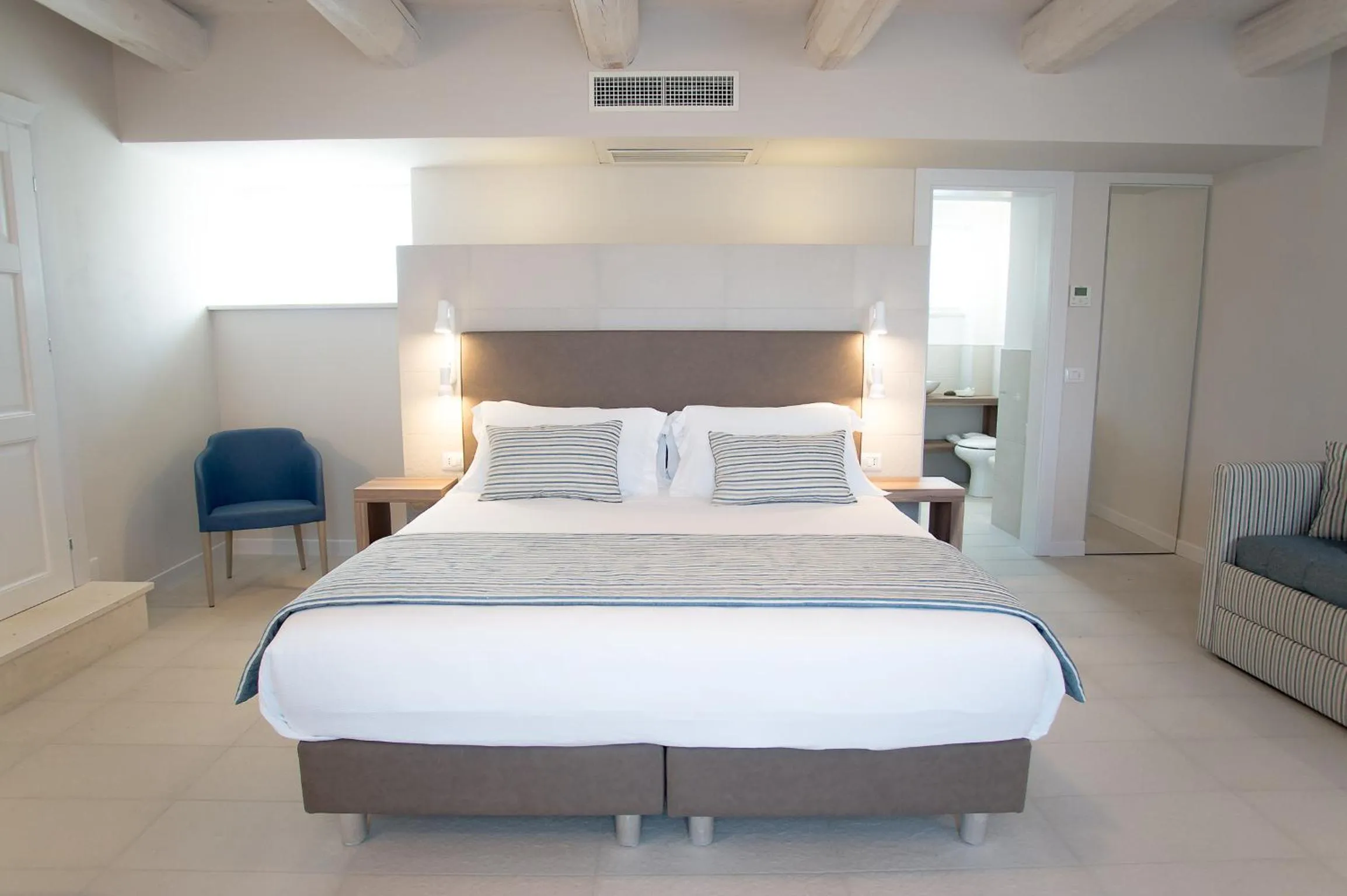 Photo of the whole room, Bed in Agromarino