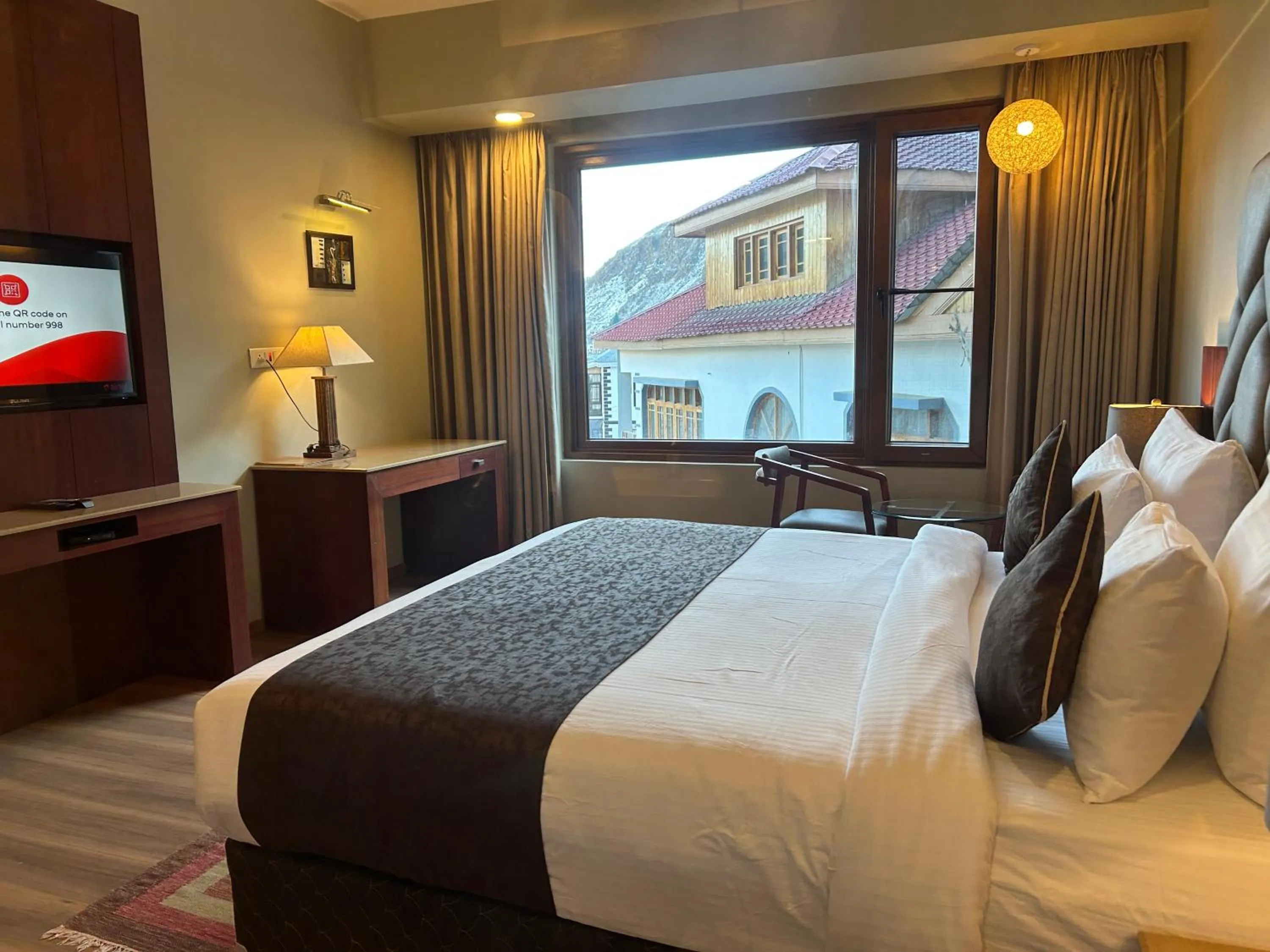 Bedroom, Bed in Hotel The Kargil