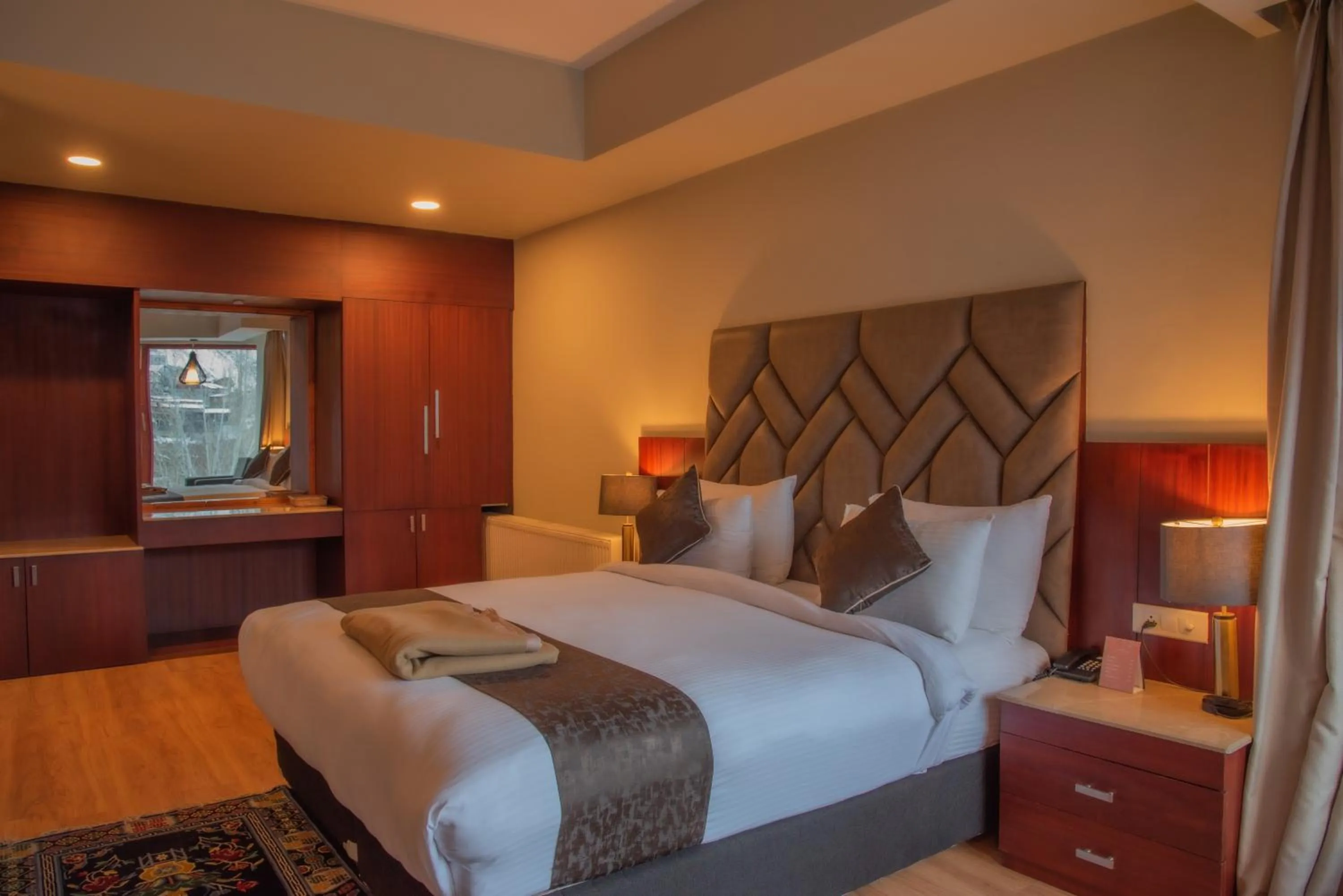 Bedroom, Bed in Hotel The Kargil