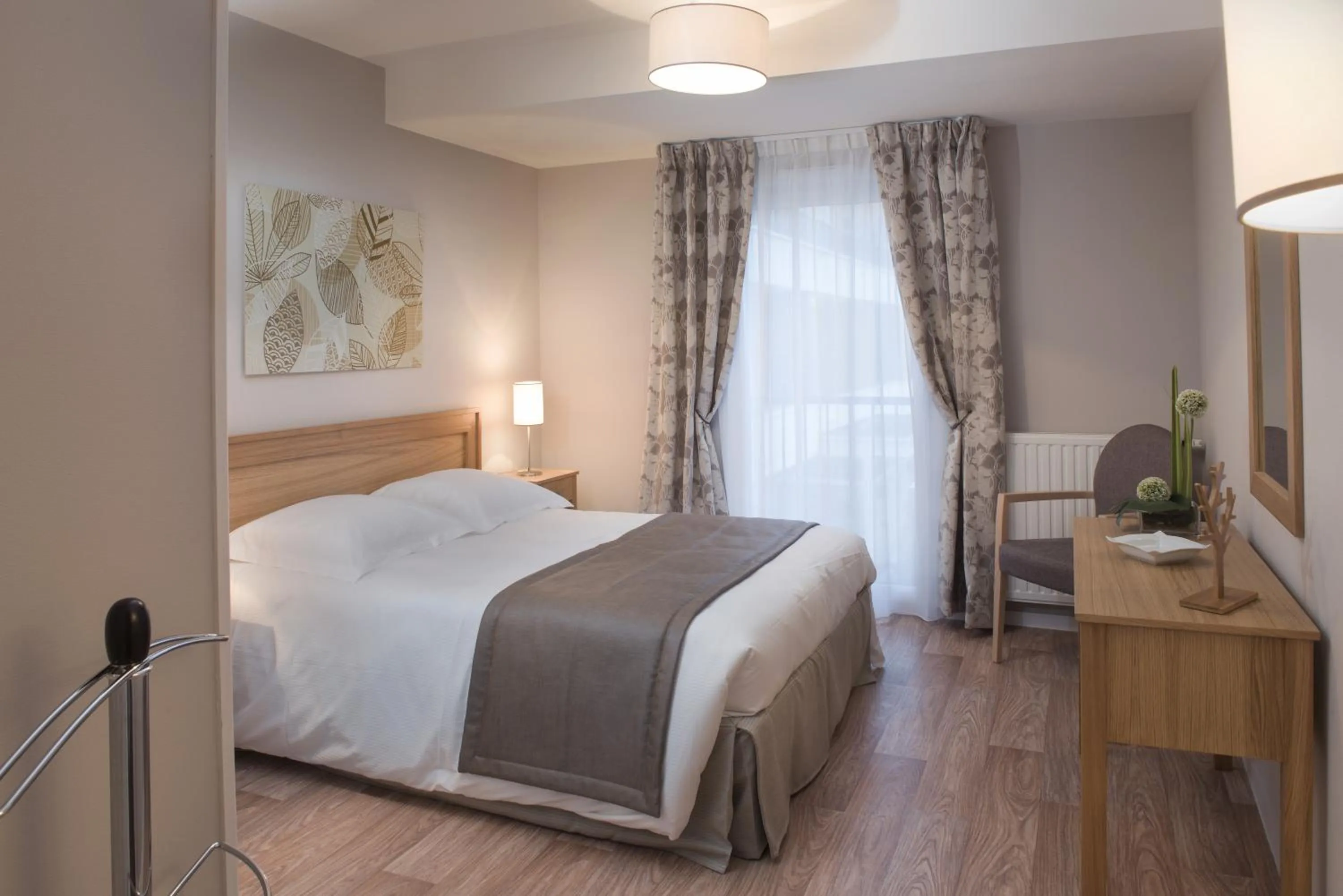 Bedroom, Bed in Domitys Les Gréements d'Or - résidence séniors