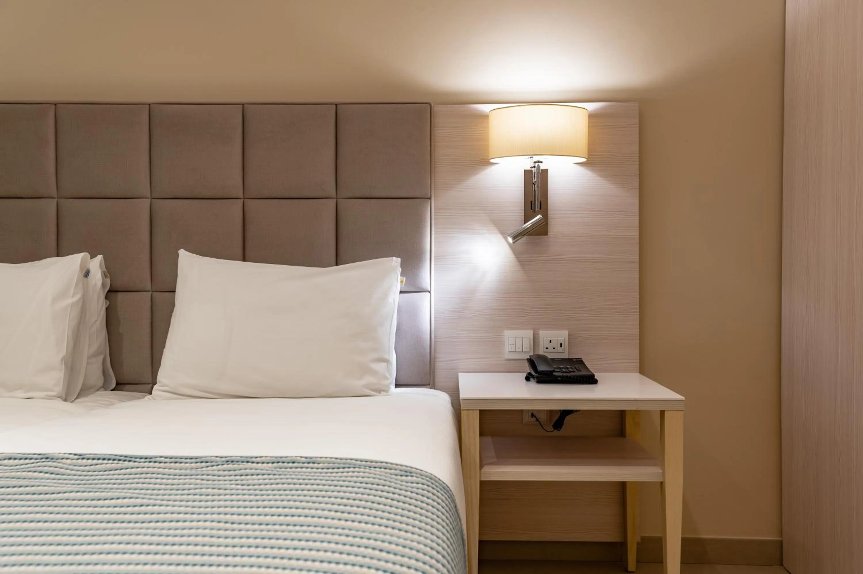 Bed in Maritim Antonine Hotel & Spa