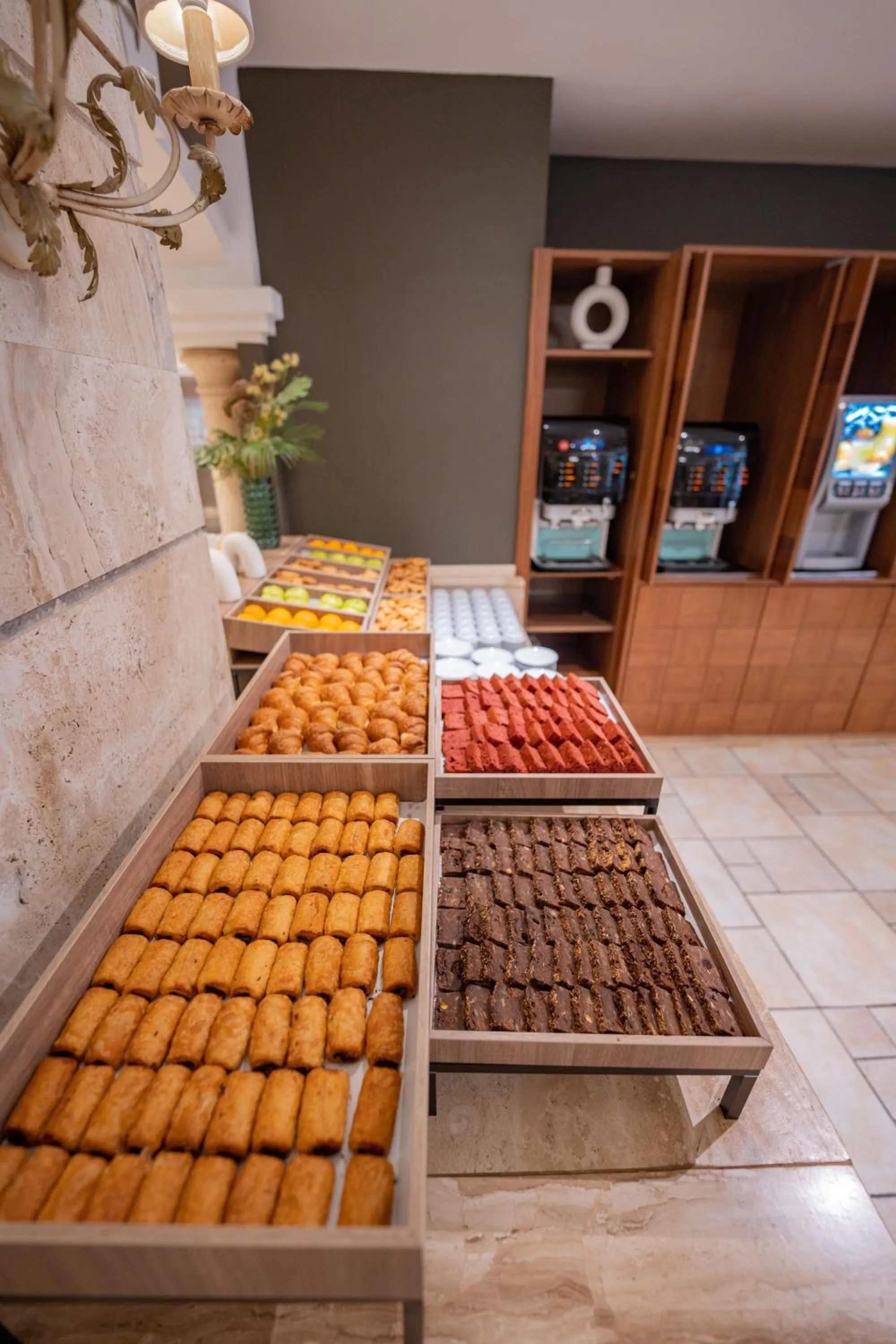 Restaurant/places to eat in Maritim Antonine Hotel & Spa