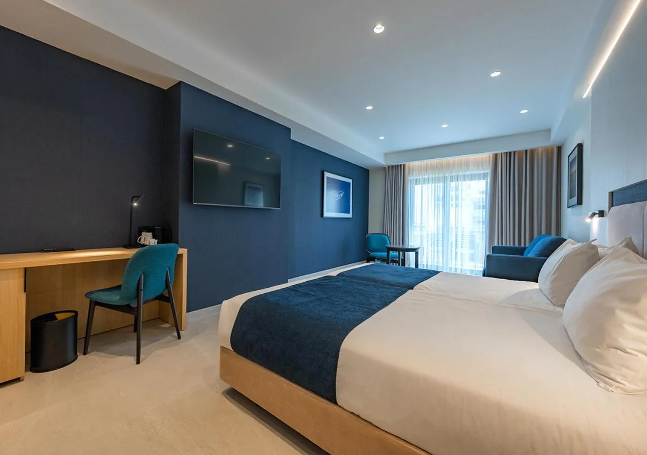 Bed in Maritim Antonine Hotel & Spa