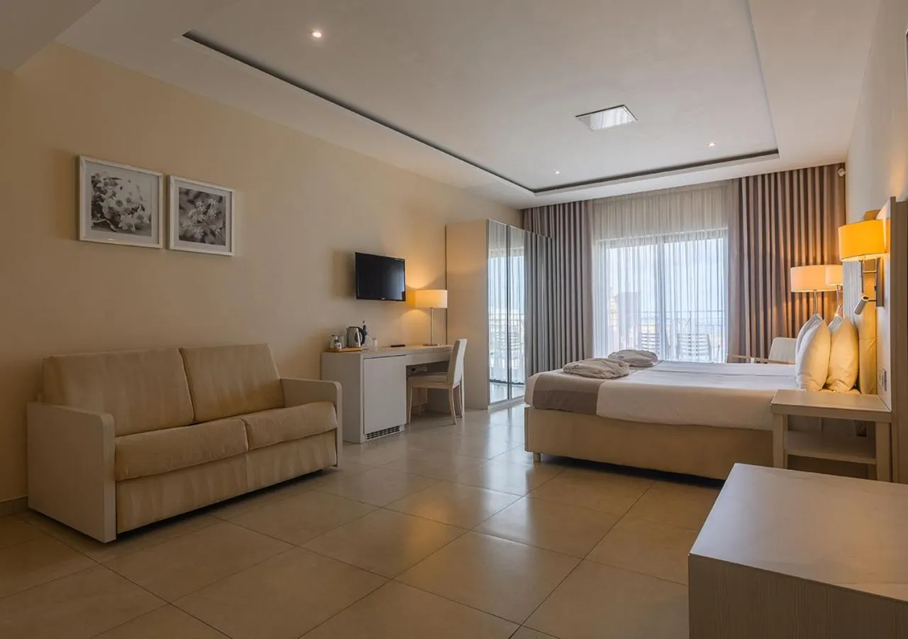 Bed in Maritim Antonine Hotel & Spa