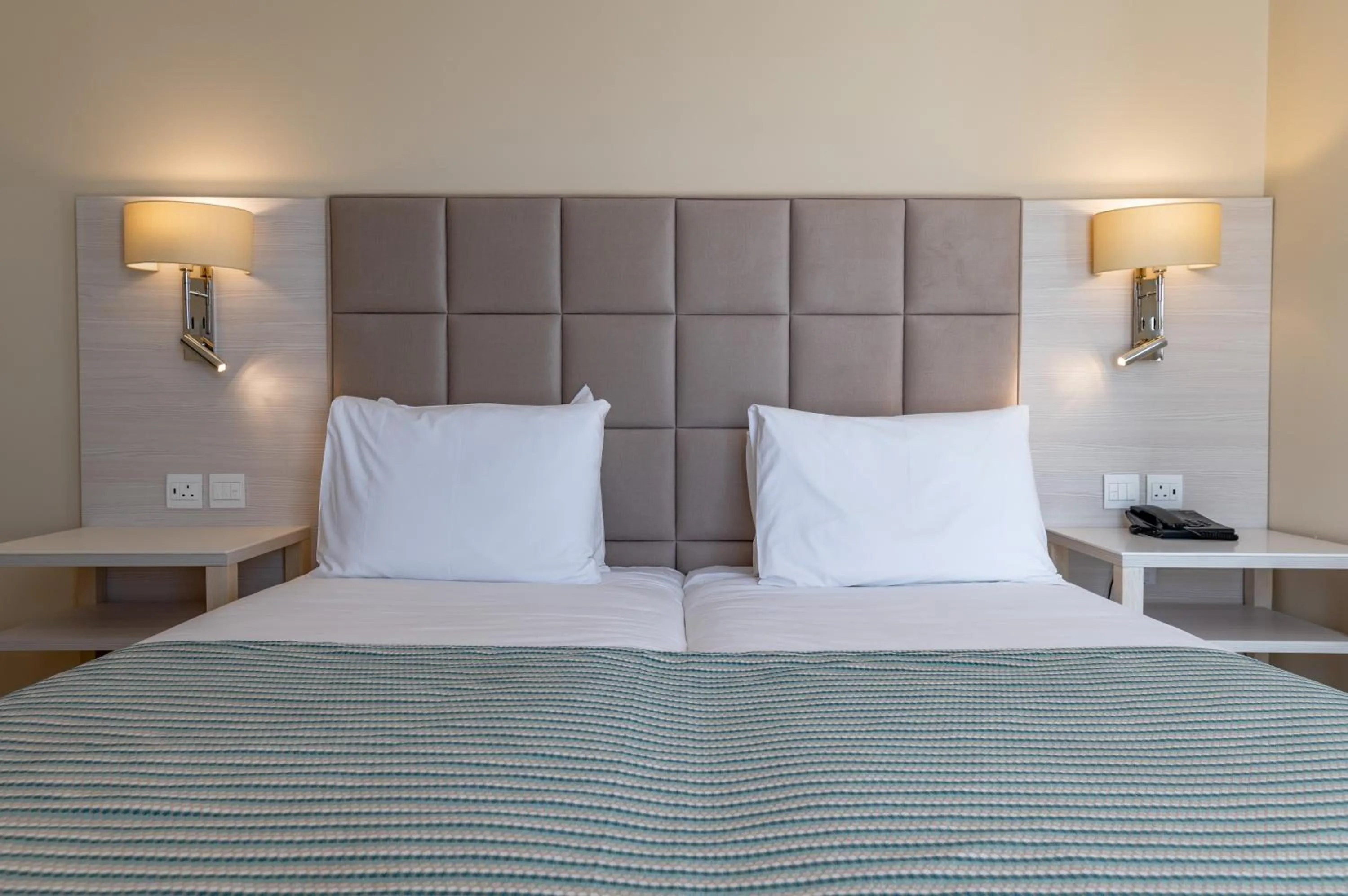 Bed in Maritim Antonine Hotel & Spa