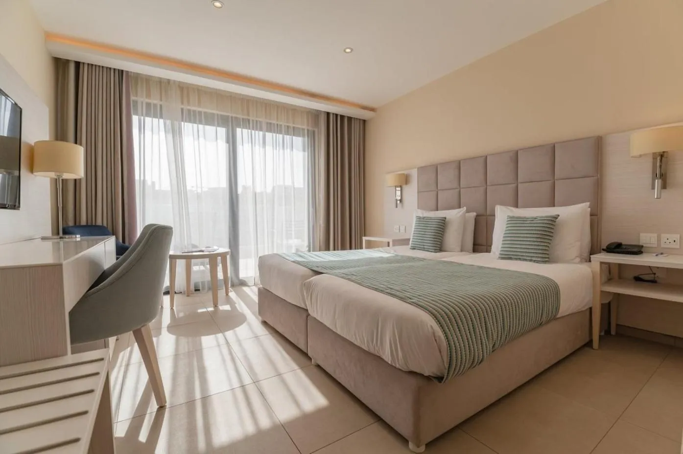 Bed in Maritim Antonine Hotel & Spa