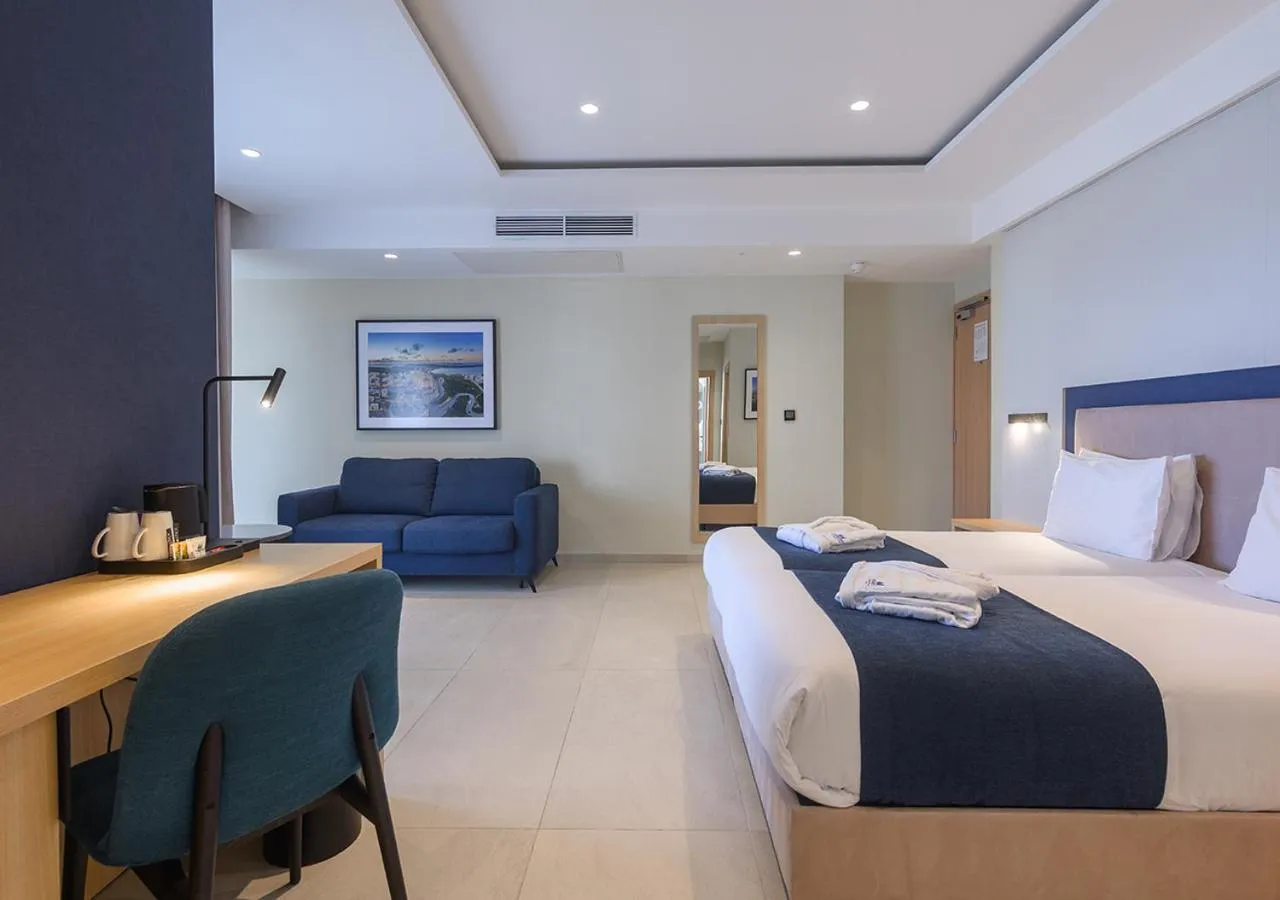 Bed in Maritim Antonine Hotel & Spa