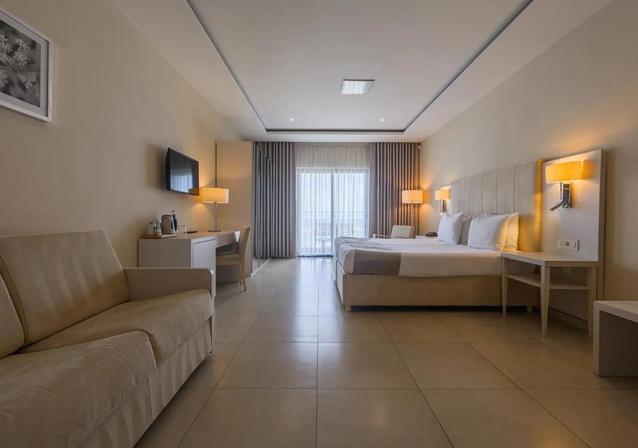 Bed in Maritim Antonine Hotel & Spa