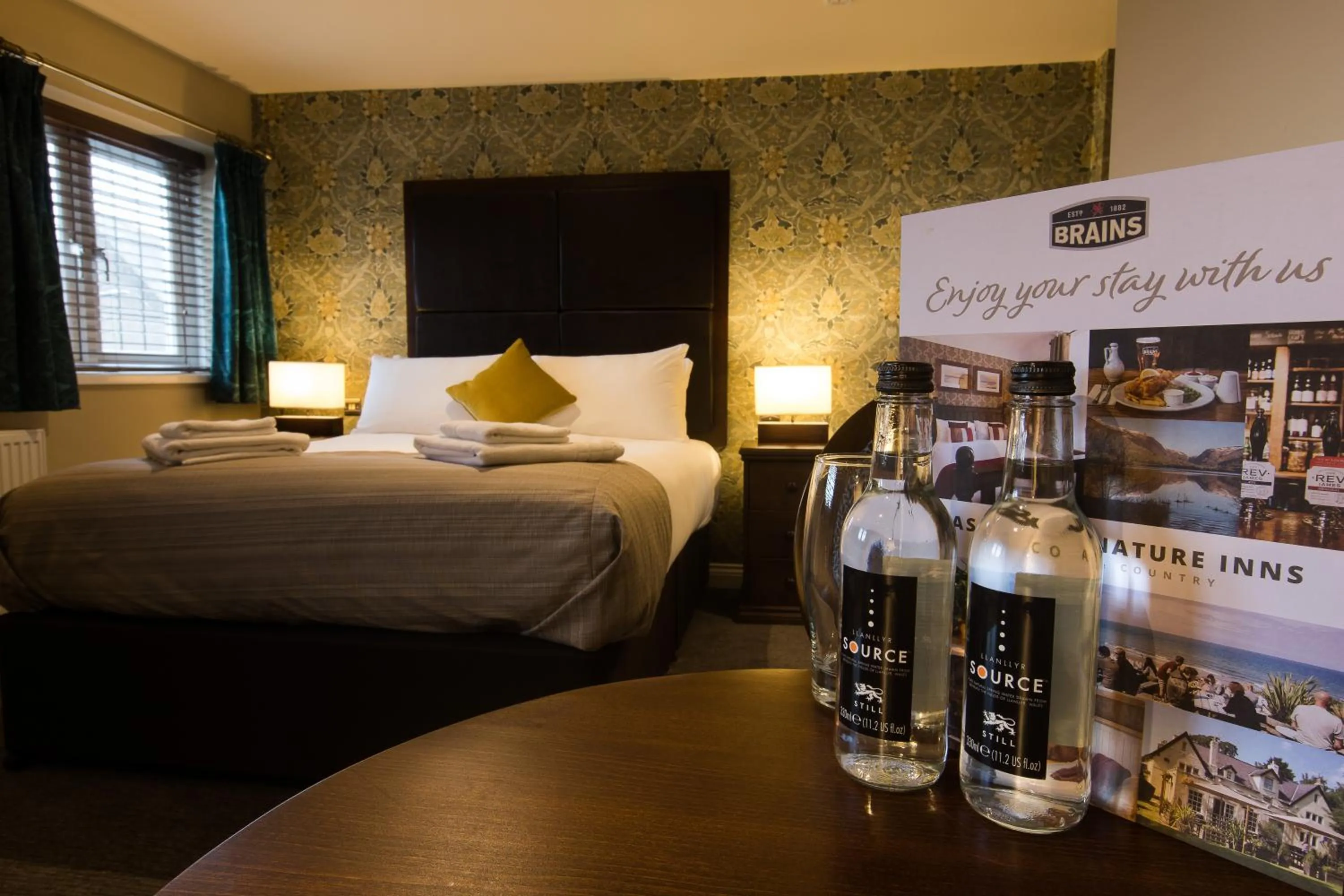 Bedroom, Bed in Maltsters