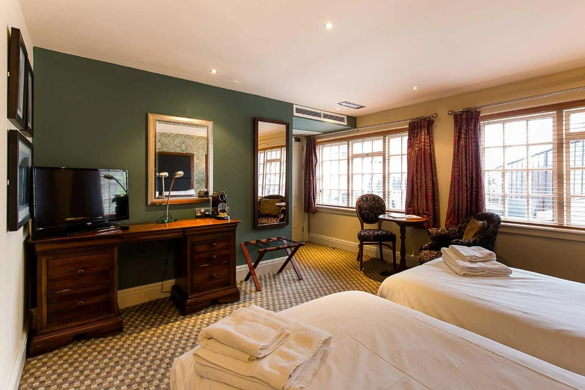 Bedroom, Bed in Maltsters