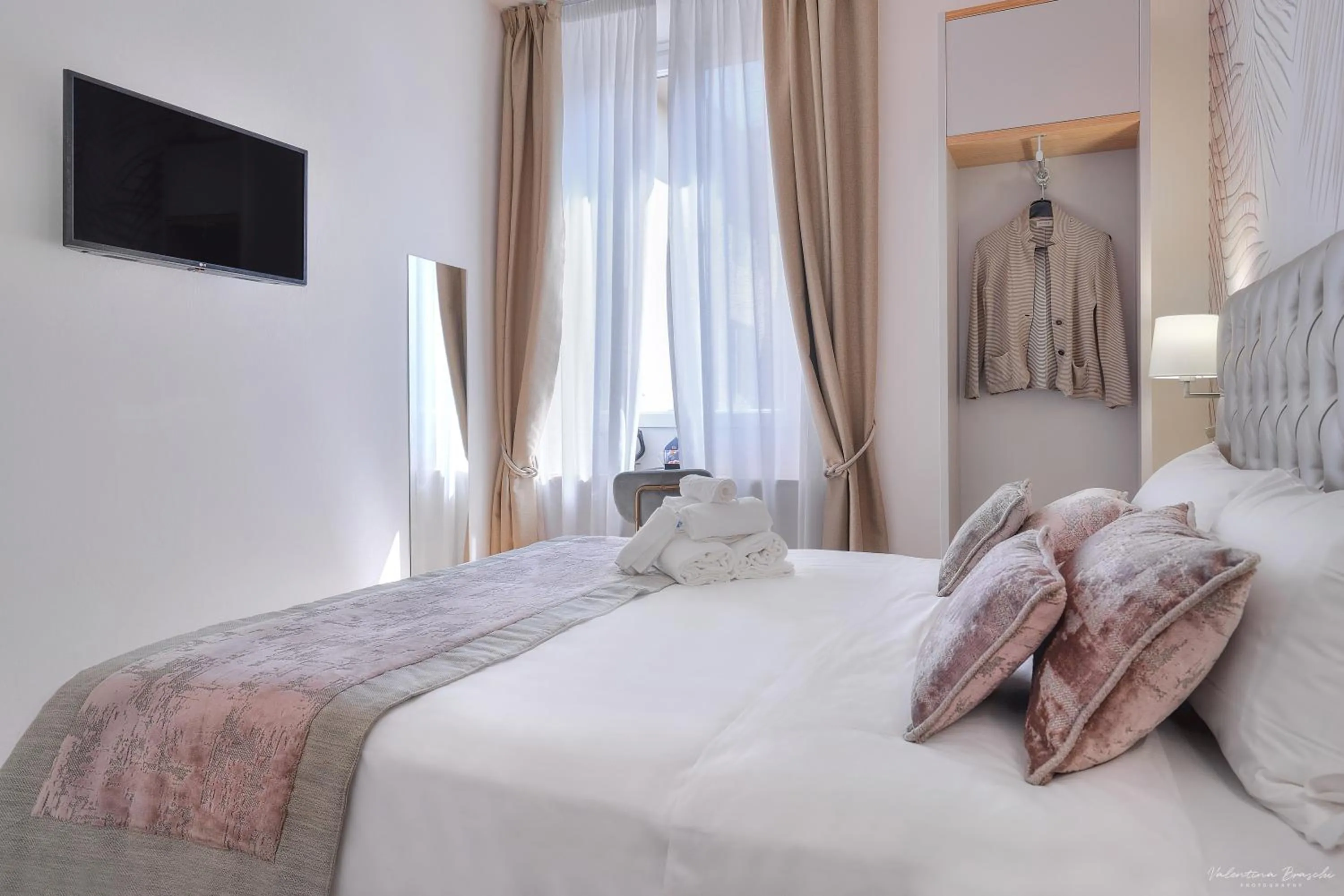 Photo of the whole room, Bed in Hotel Cosmos