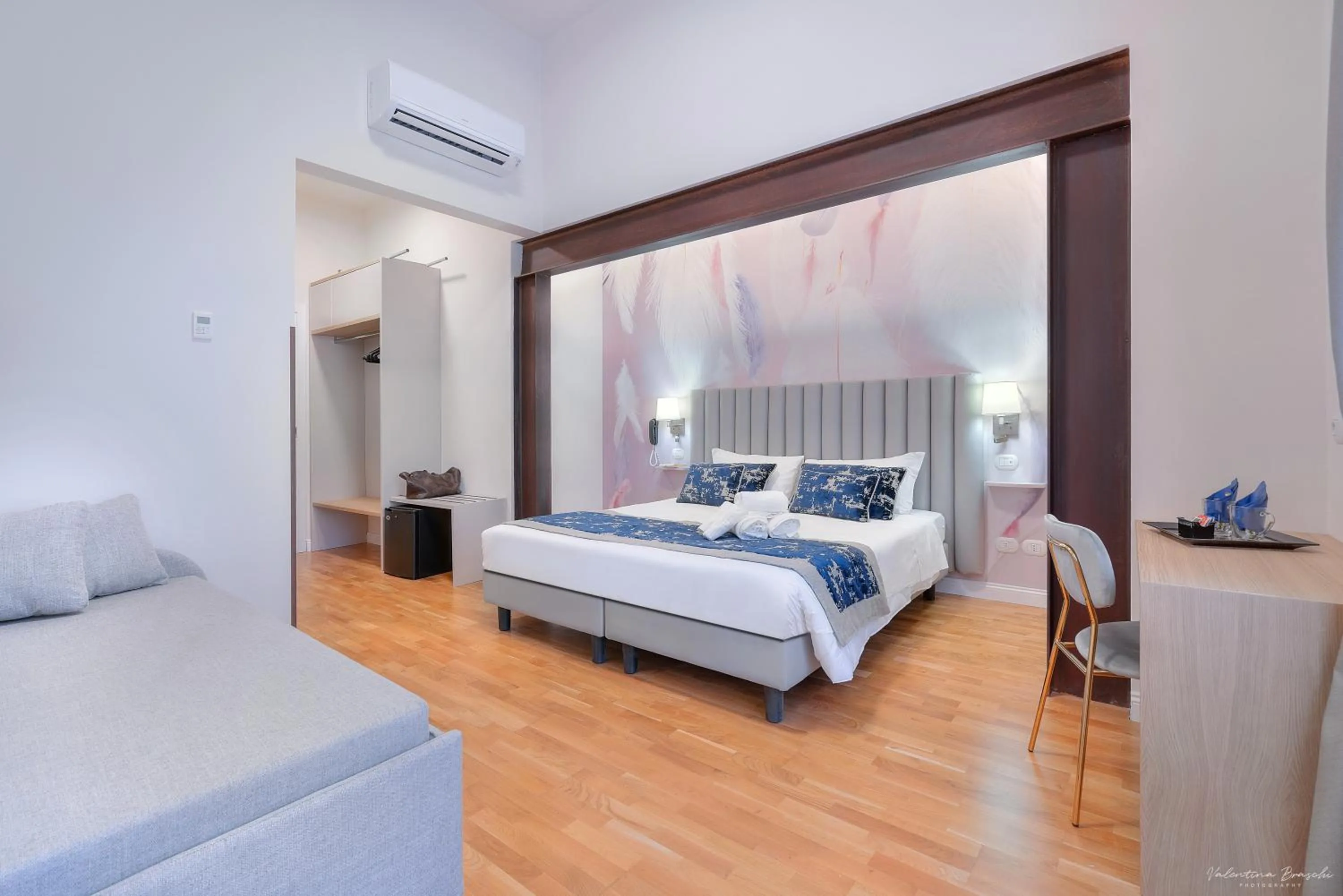 Photo of the whole room, Bed in Hotel Cosmos