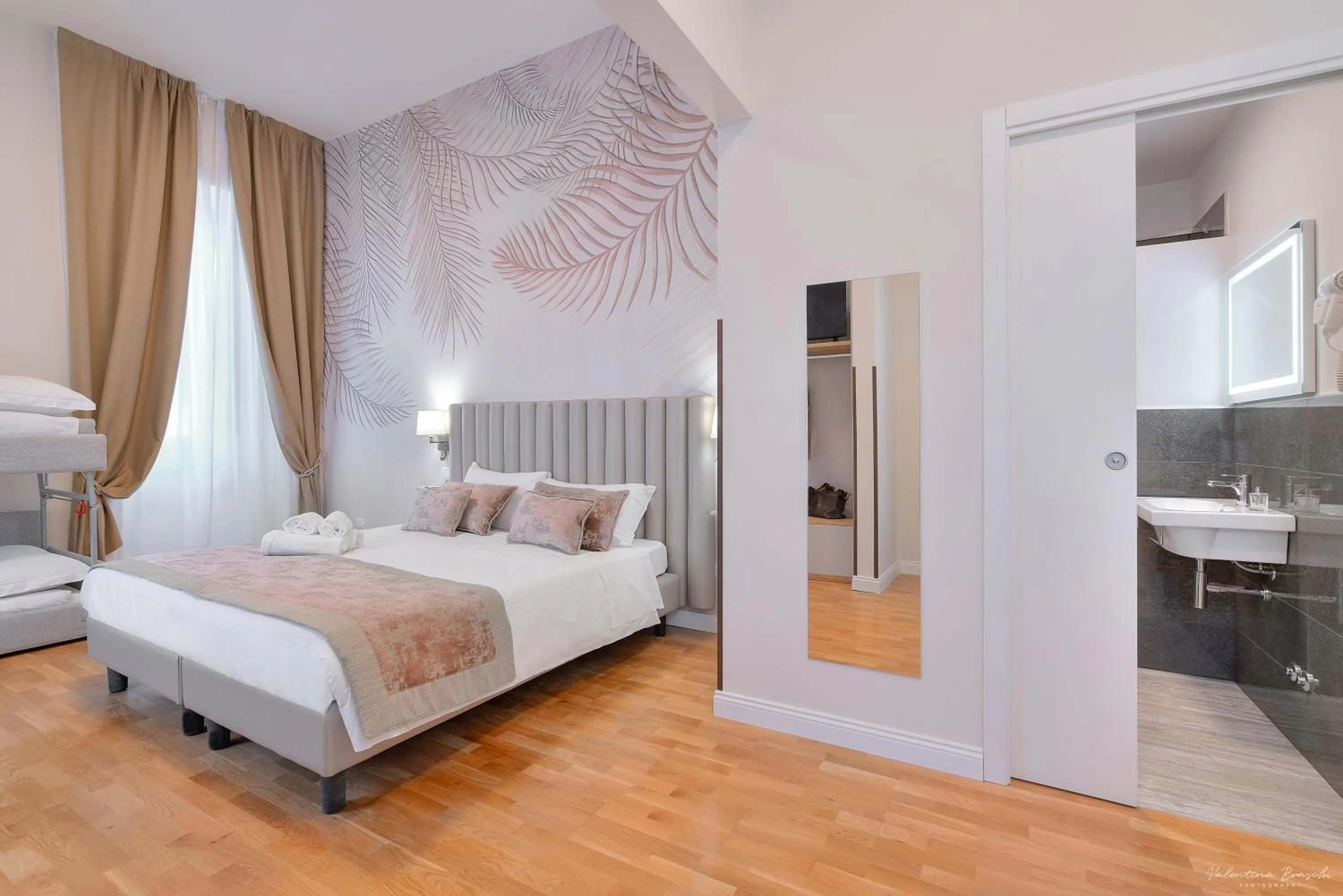 Photo of the whole room, Bed in Hotel Cosmos