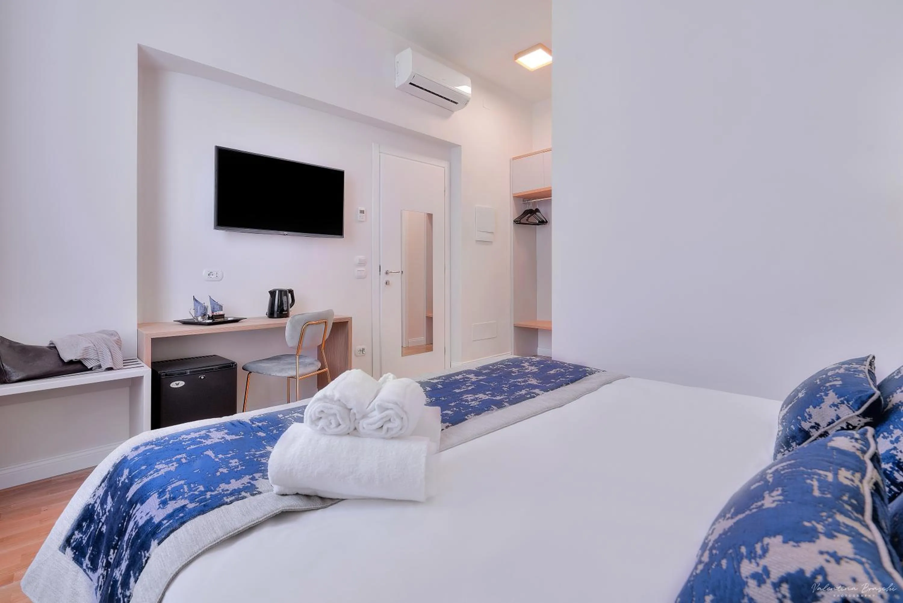 Photo of the whole room, Bed in Hotel Cosmos